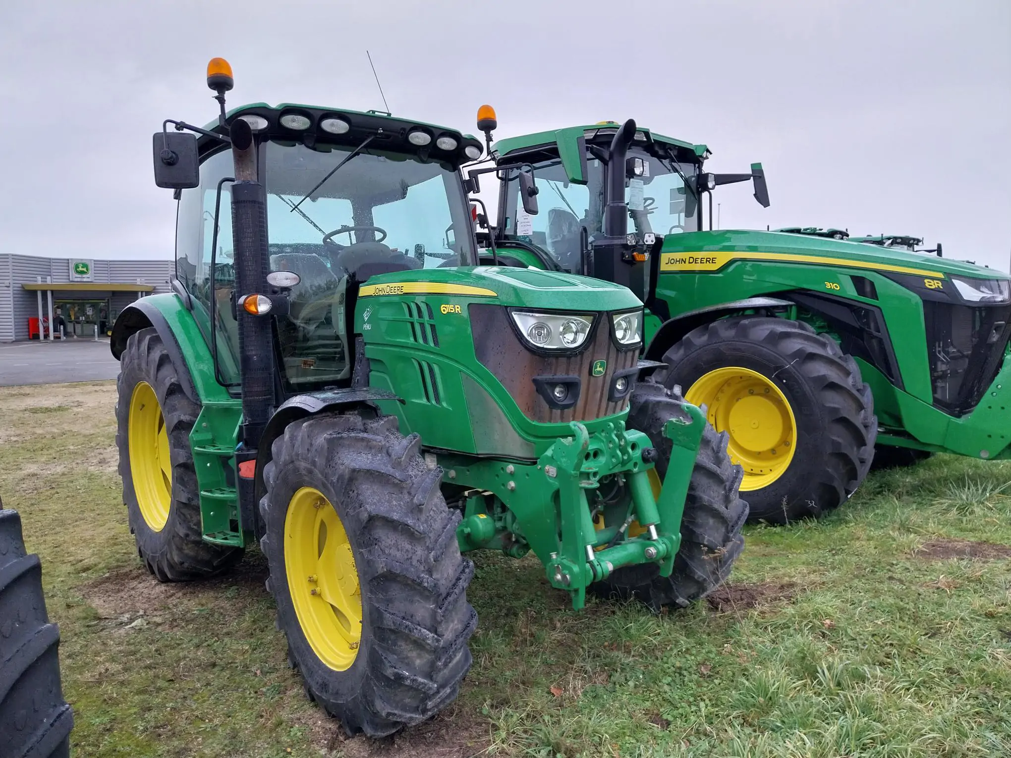 Image JOHN DEERE TRACTEUR JOHN DEERE 6115R