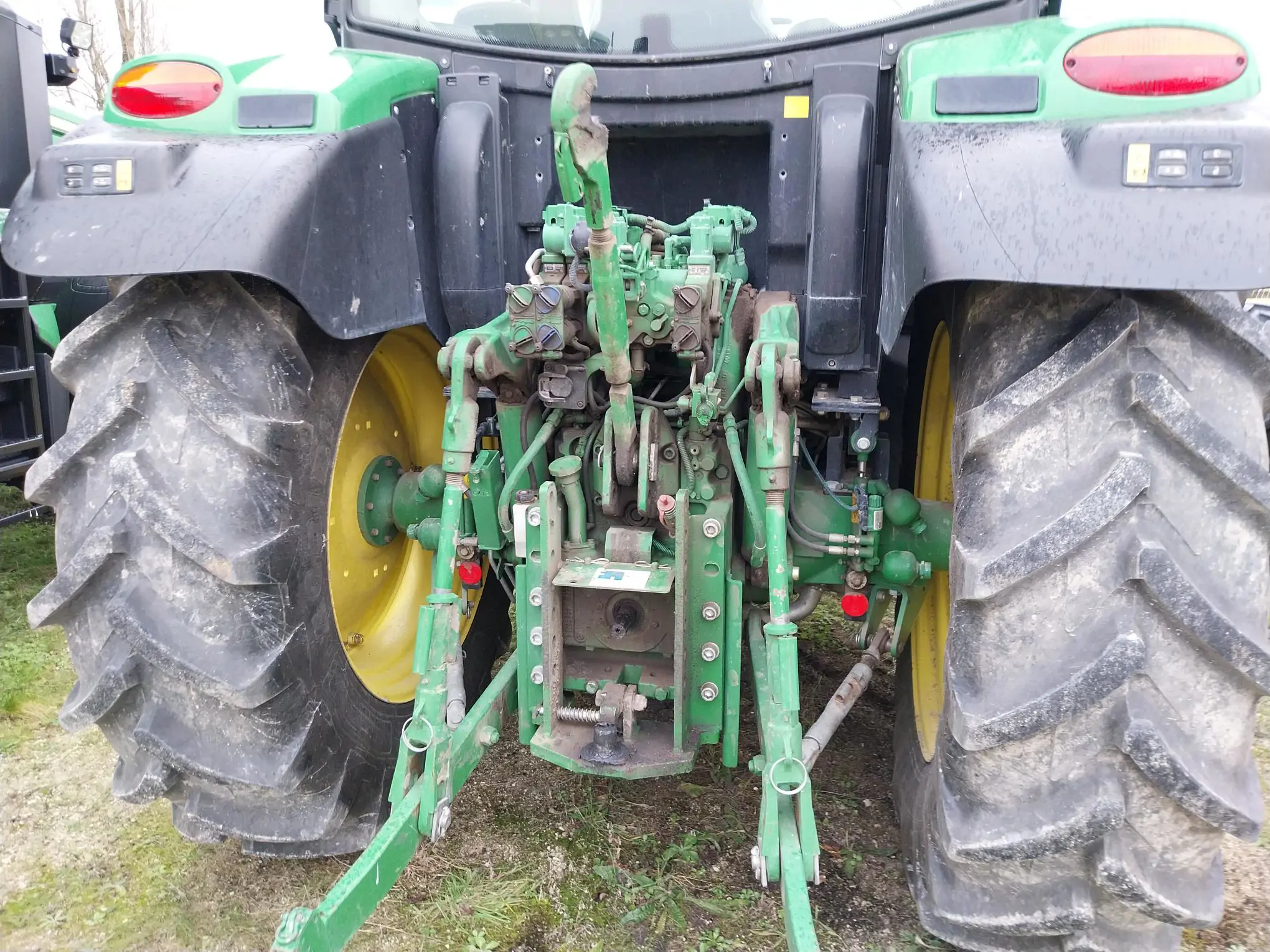 Image JOHN DEERE TRACTEUR JOHN DEERE 6115R