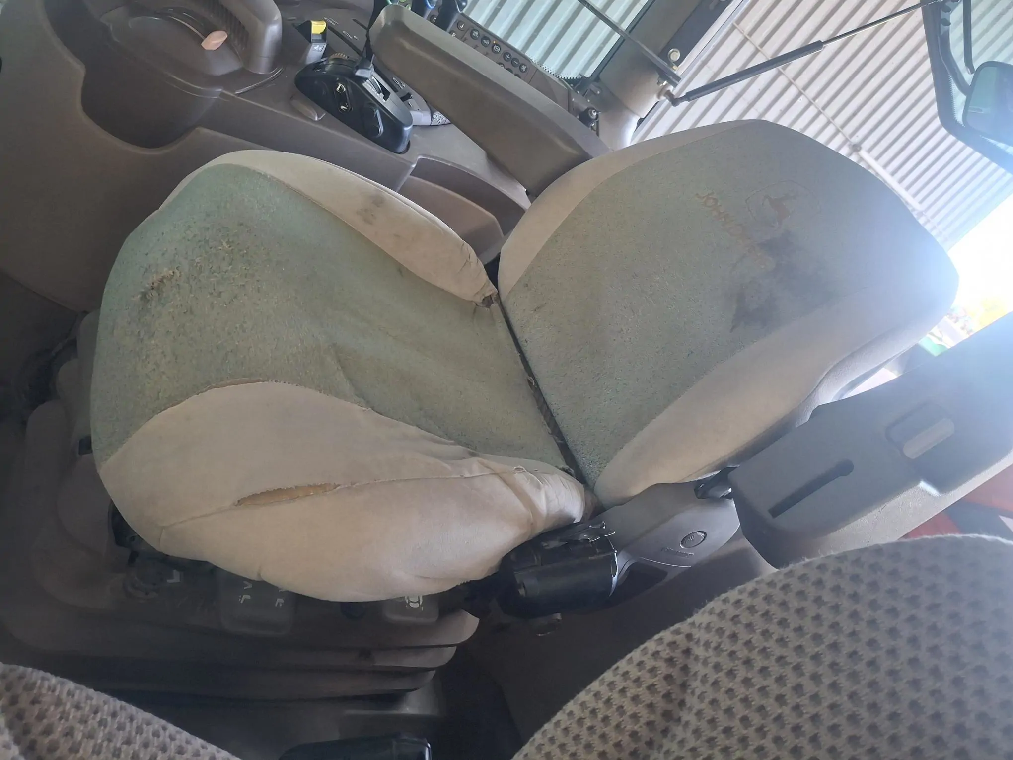 Image JOHN DEERE TRA JOHN DEERE 6140R