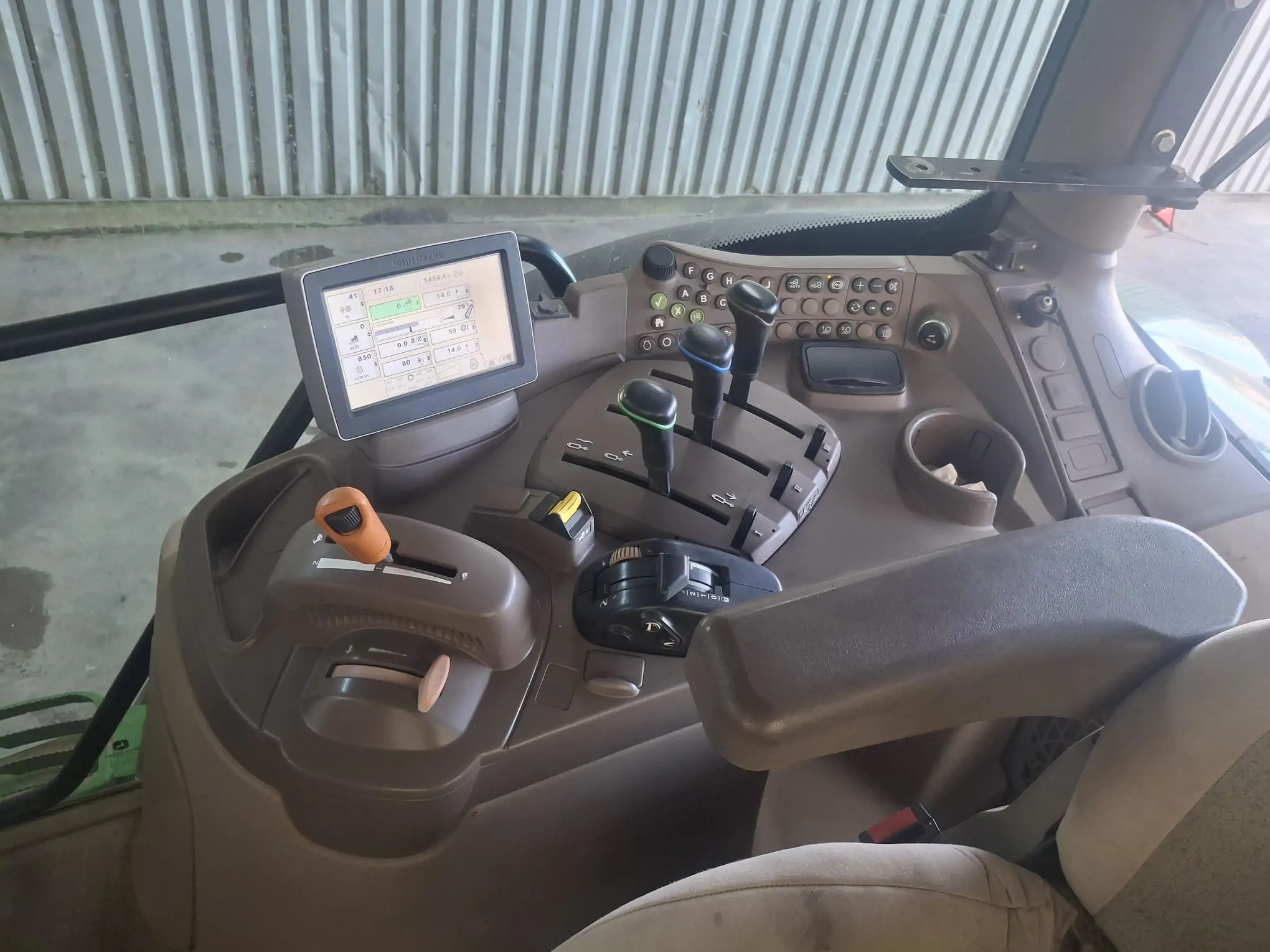 Image JOHN DEERE TRA JOHN DEERE 6140R