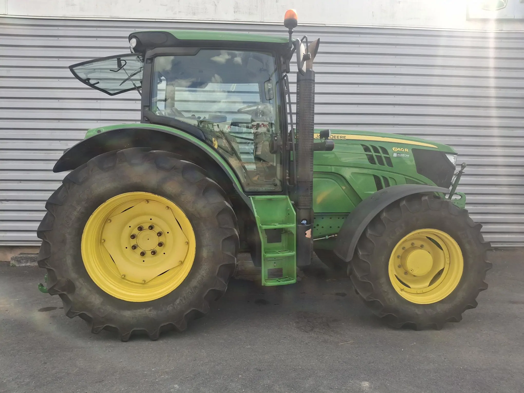 Photo JOHN DEERE TRA JOHN DEERE 6140R