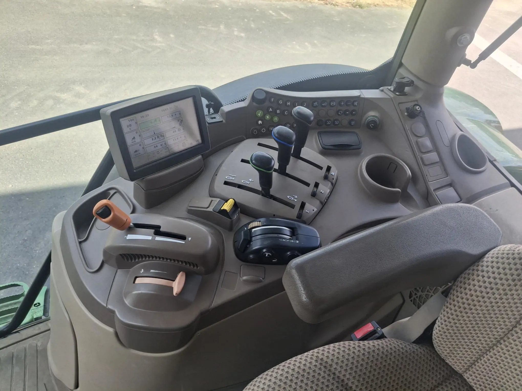 Image JOHN DEERE TRA JOHN DEERE 6140R