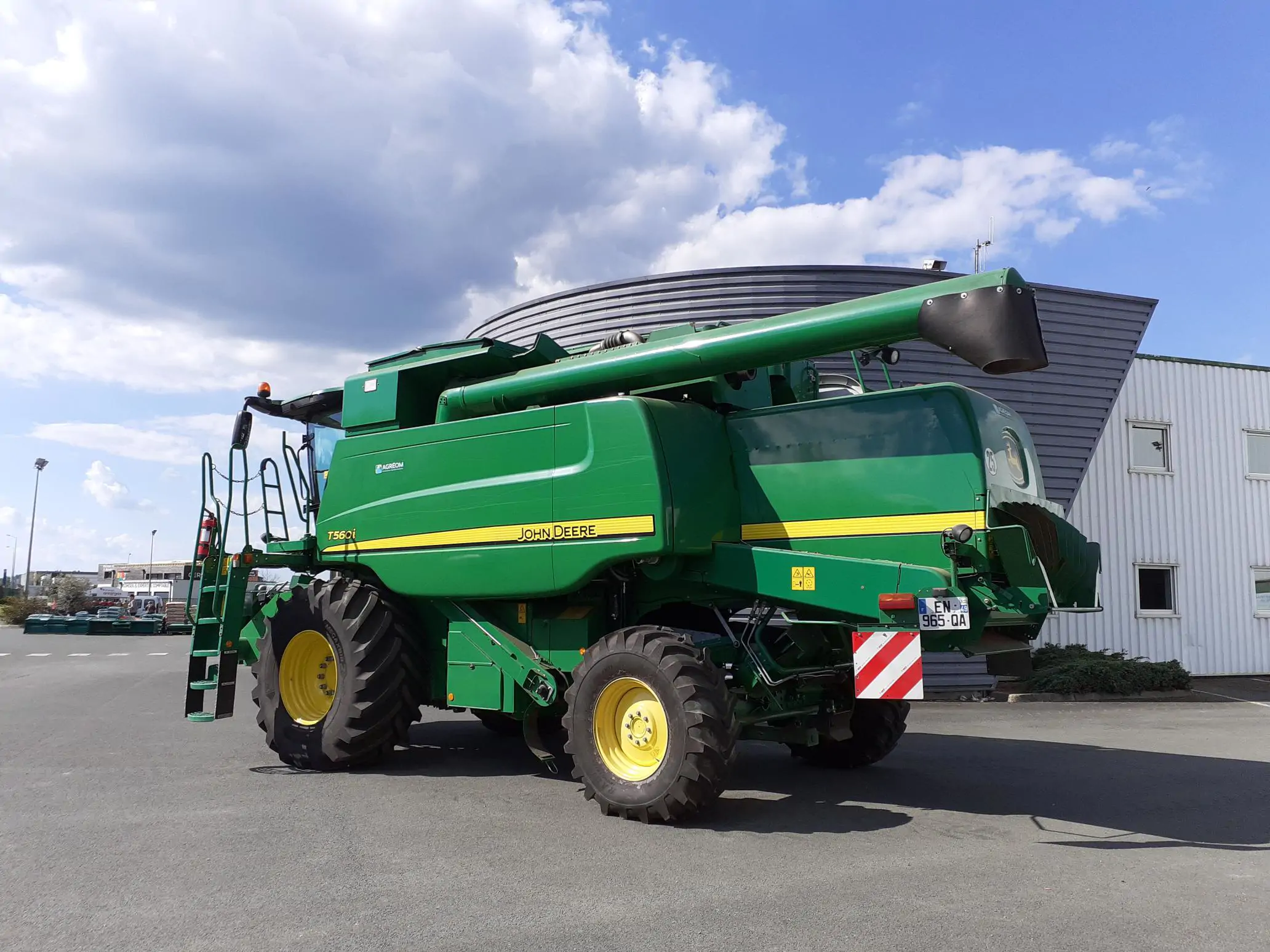Image JOHN DEERE T560