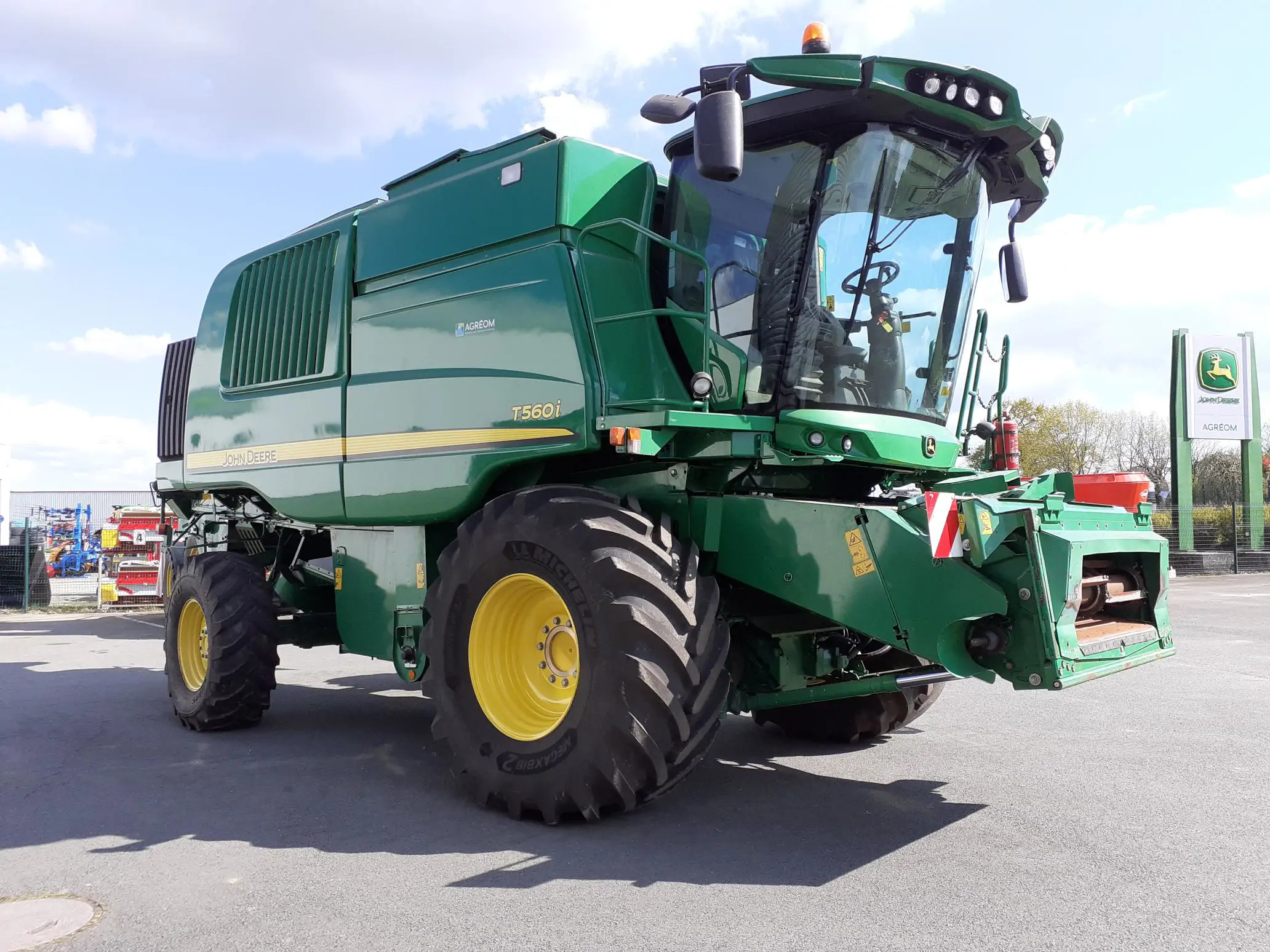 Image JOHN DEERE T560