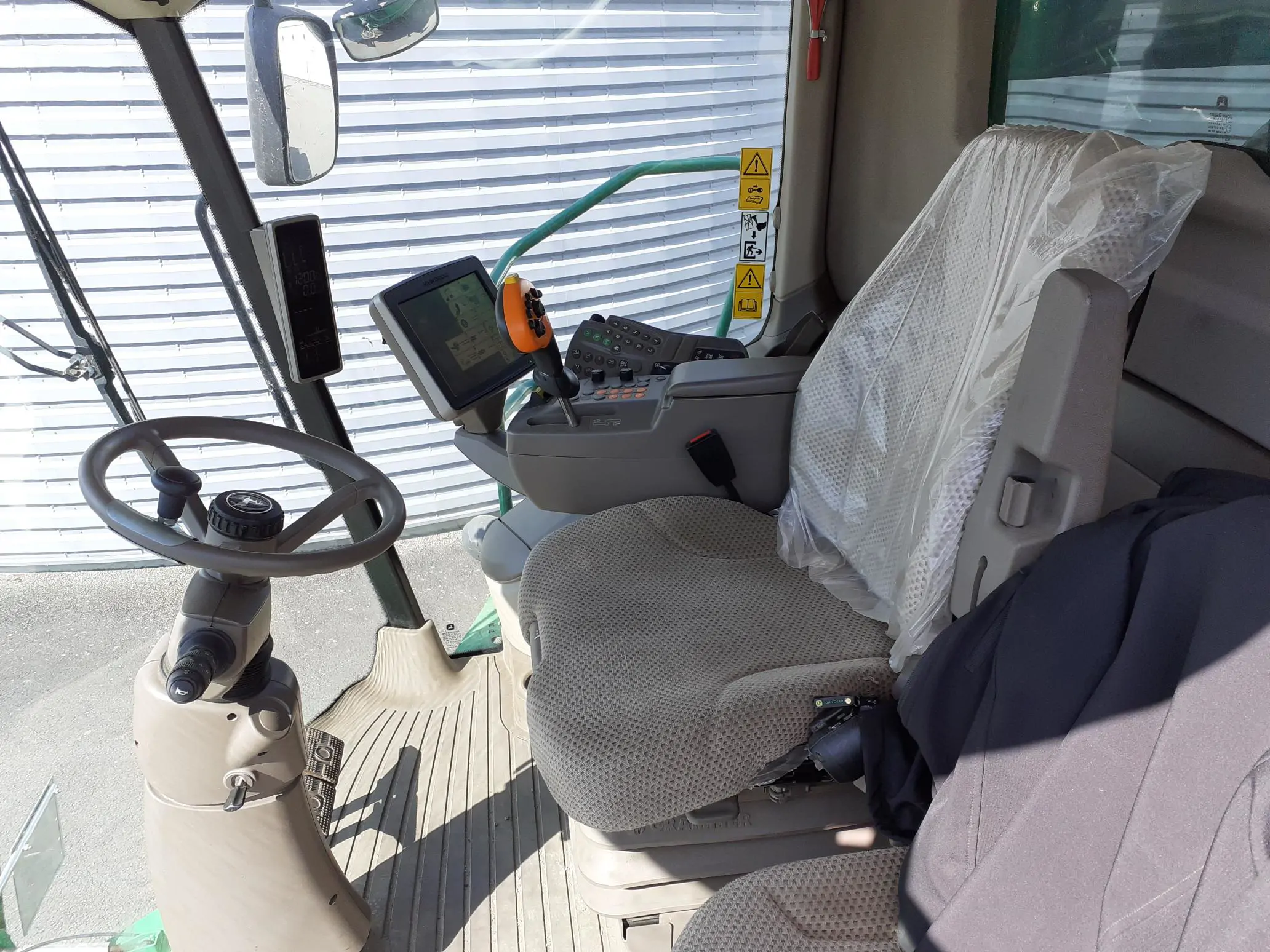 Image JOHN DEERE T560