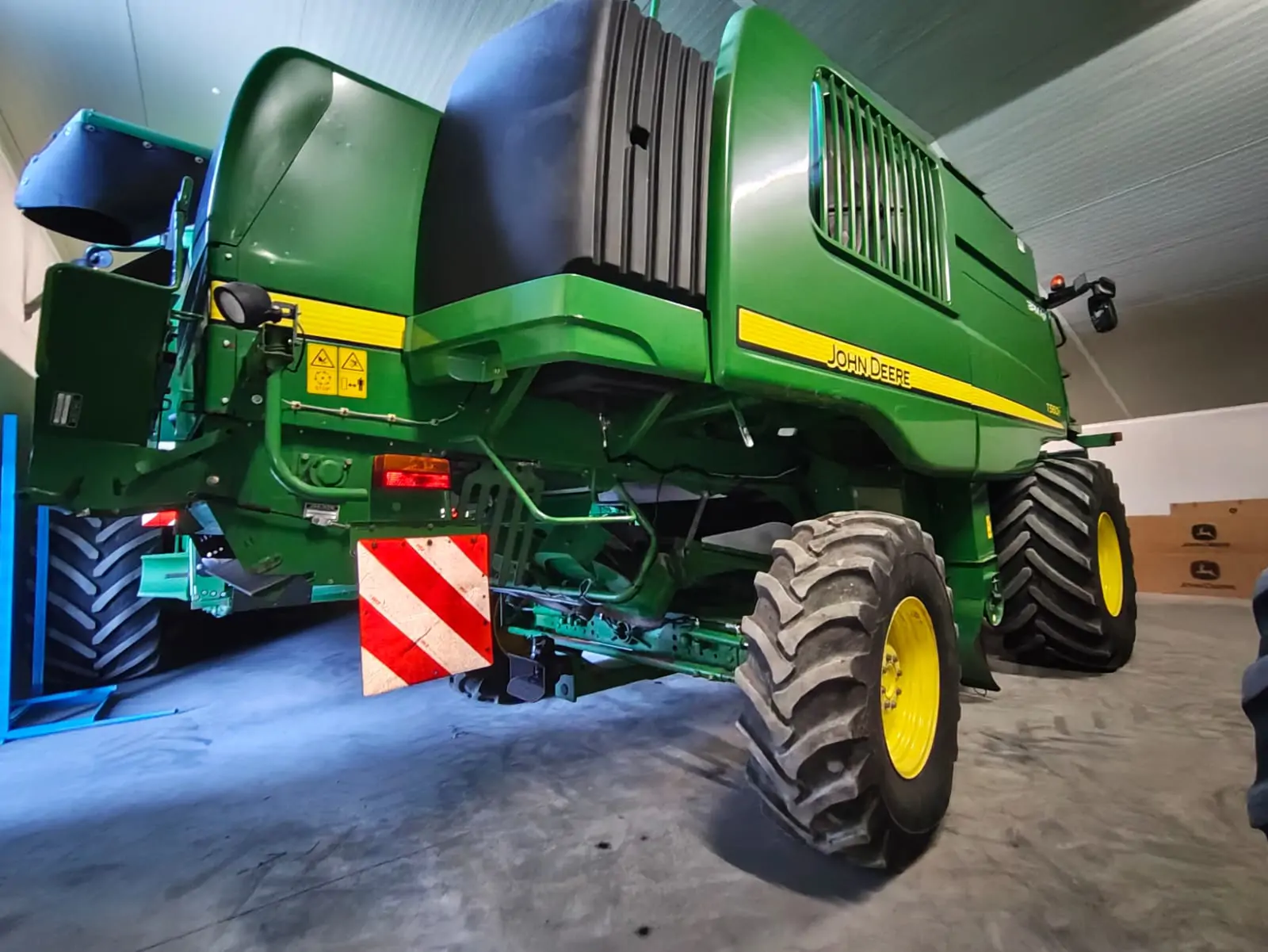 Image JOHN DEERE T560