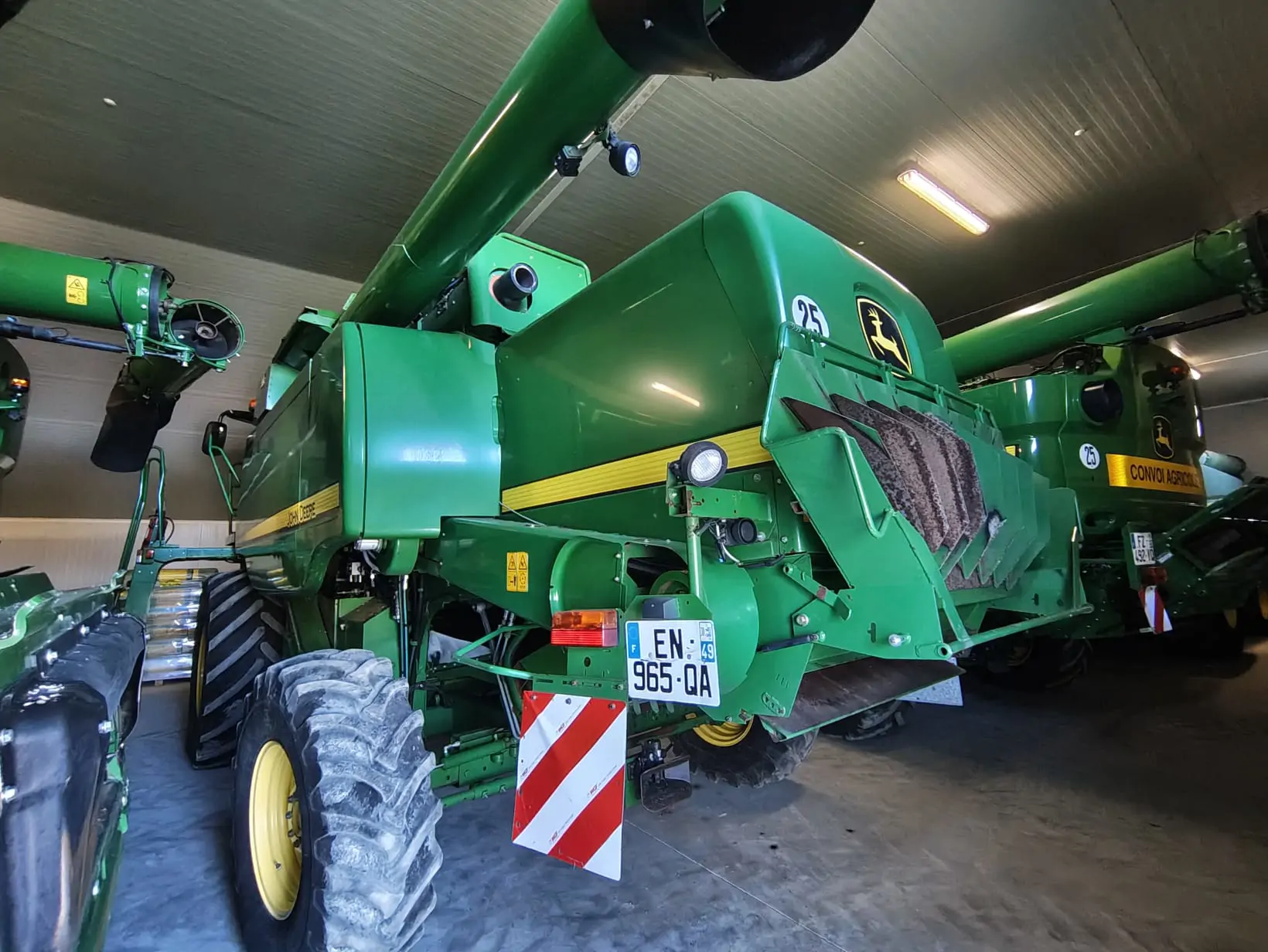 Image JOHN DEERE T560