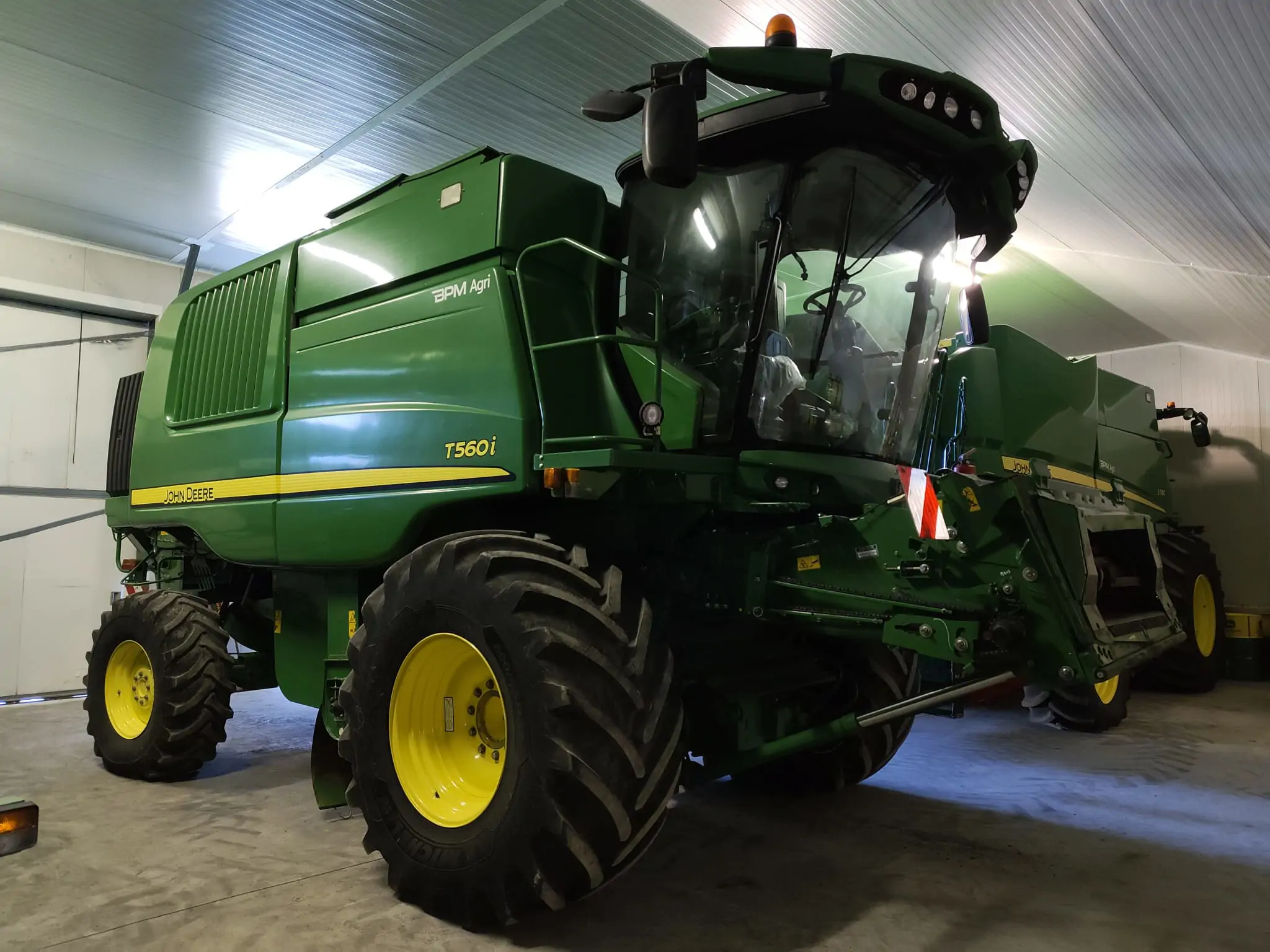Image JOHN DEERE T560