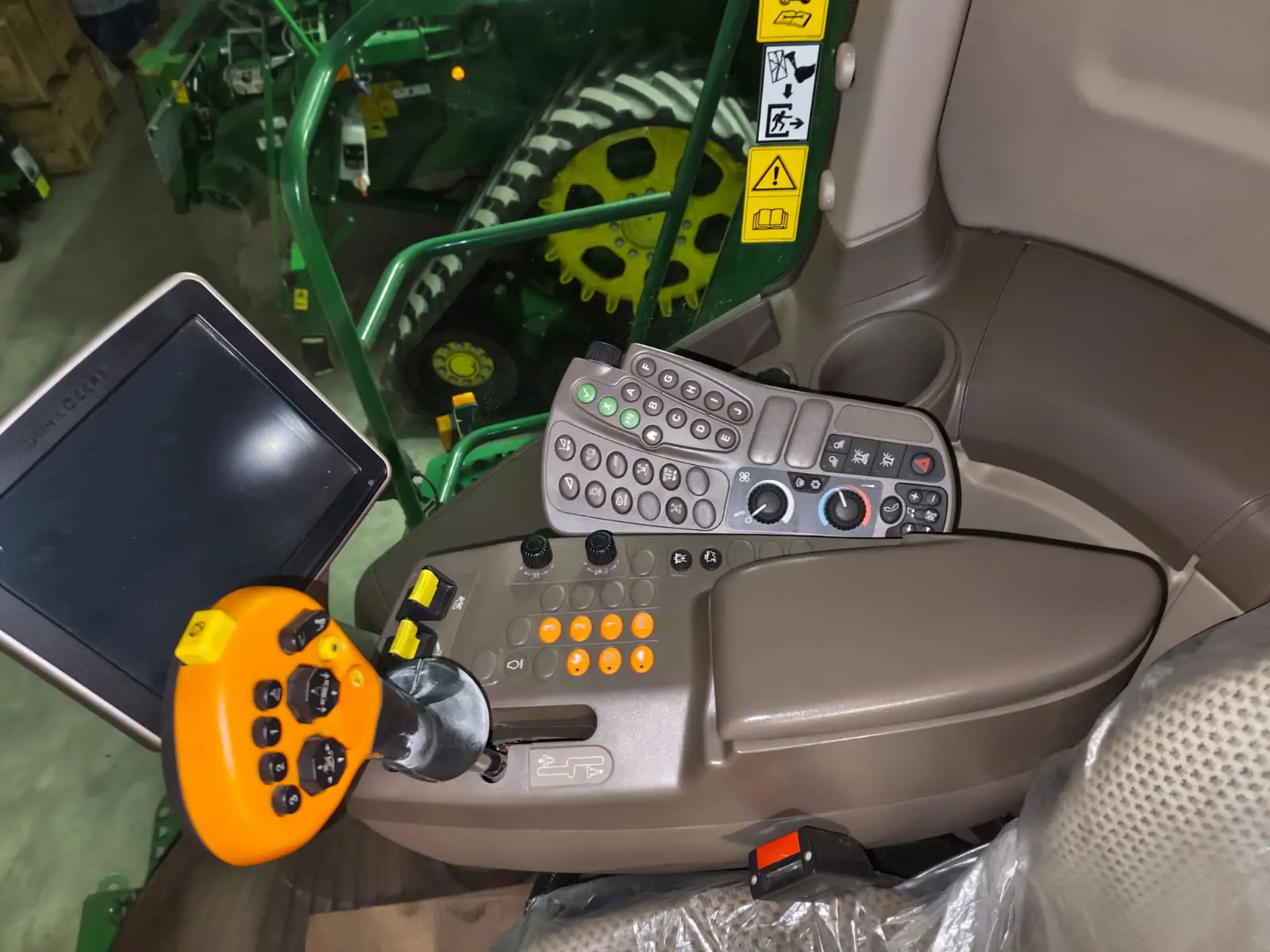 Image JOHN DEERE T560