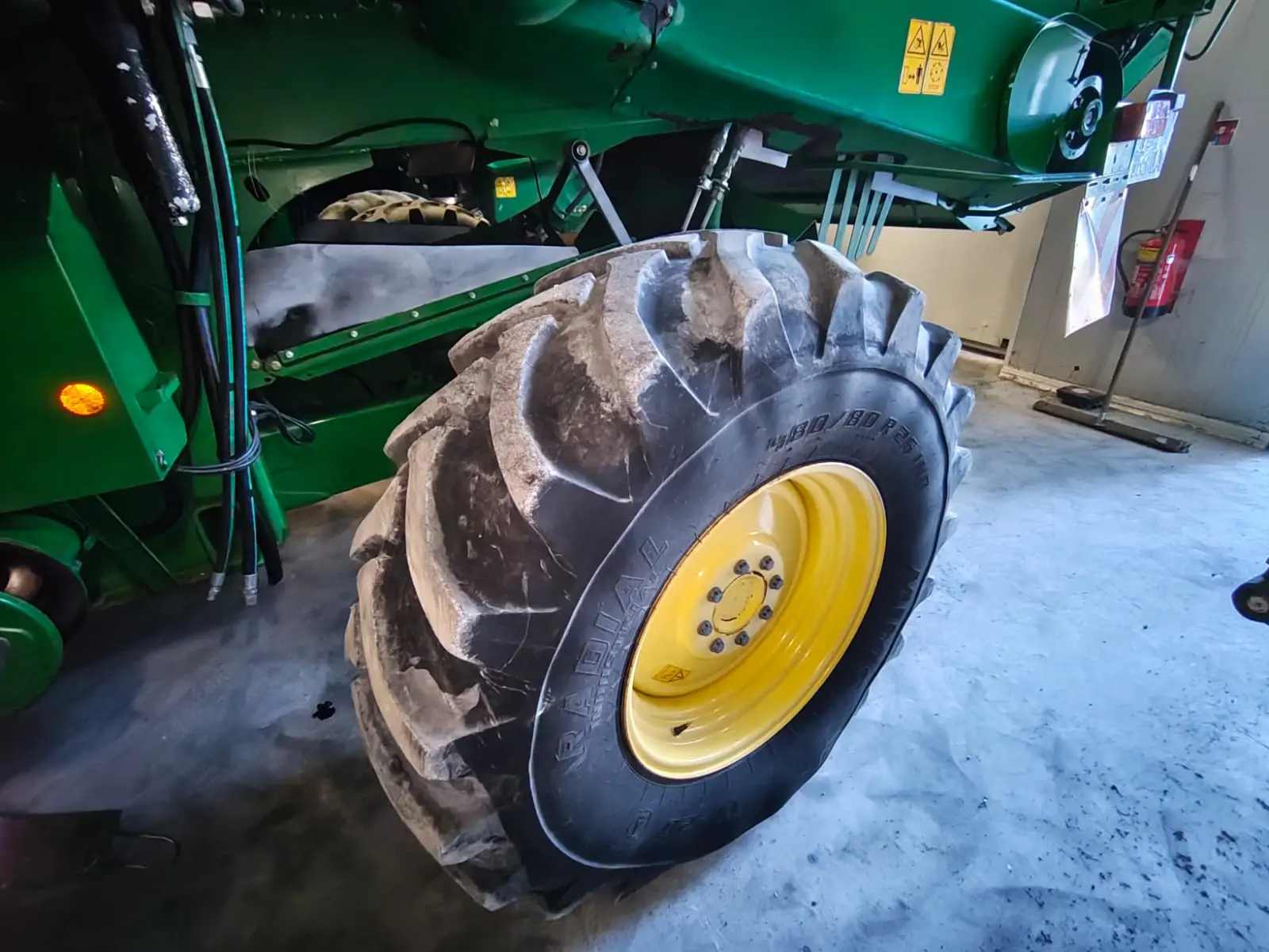 Image JOHN DEERE T560