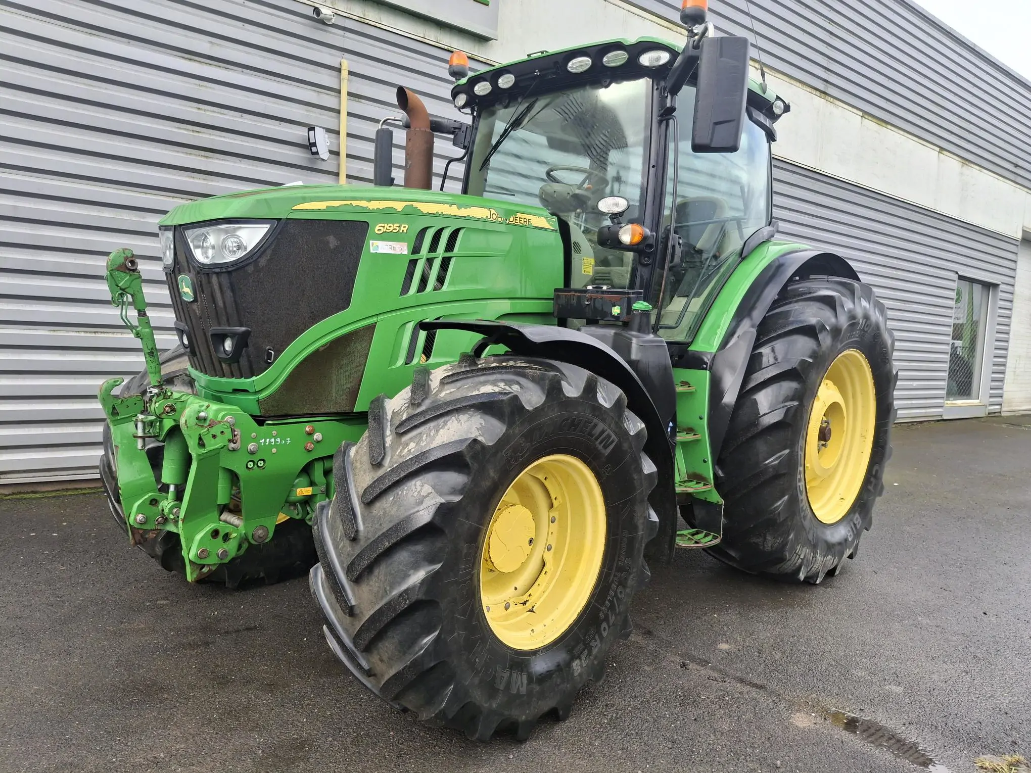 Photo JOHN DEERE 6195R FT4