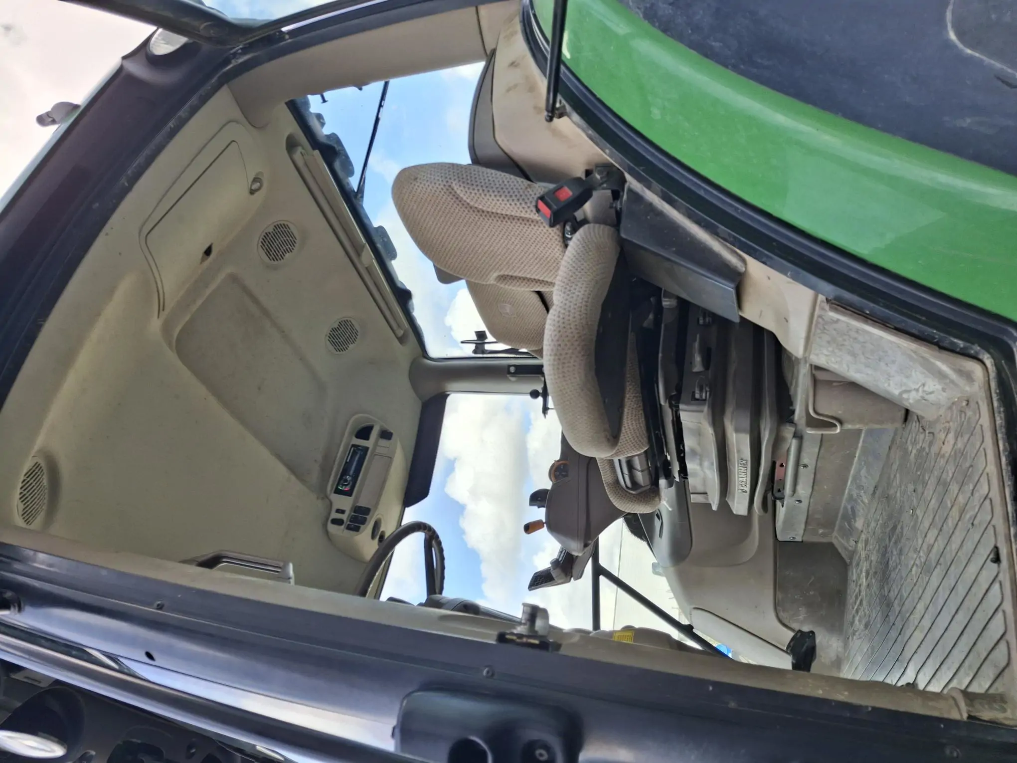 Image JOHN DEERE 6195R FT4