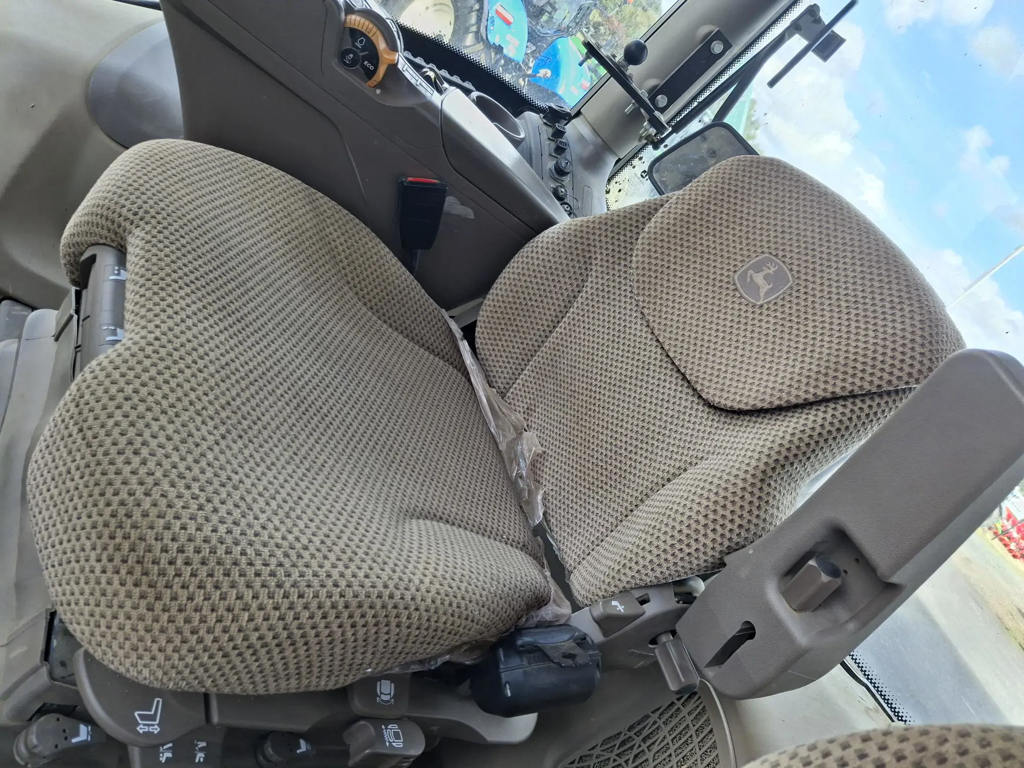 Image JOHN DEERE 6195R FT4