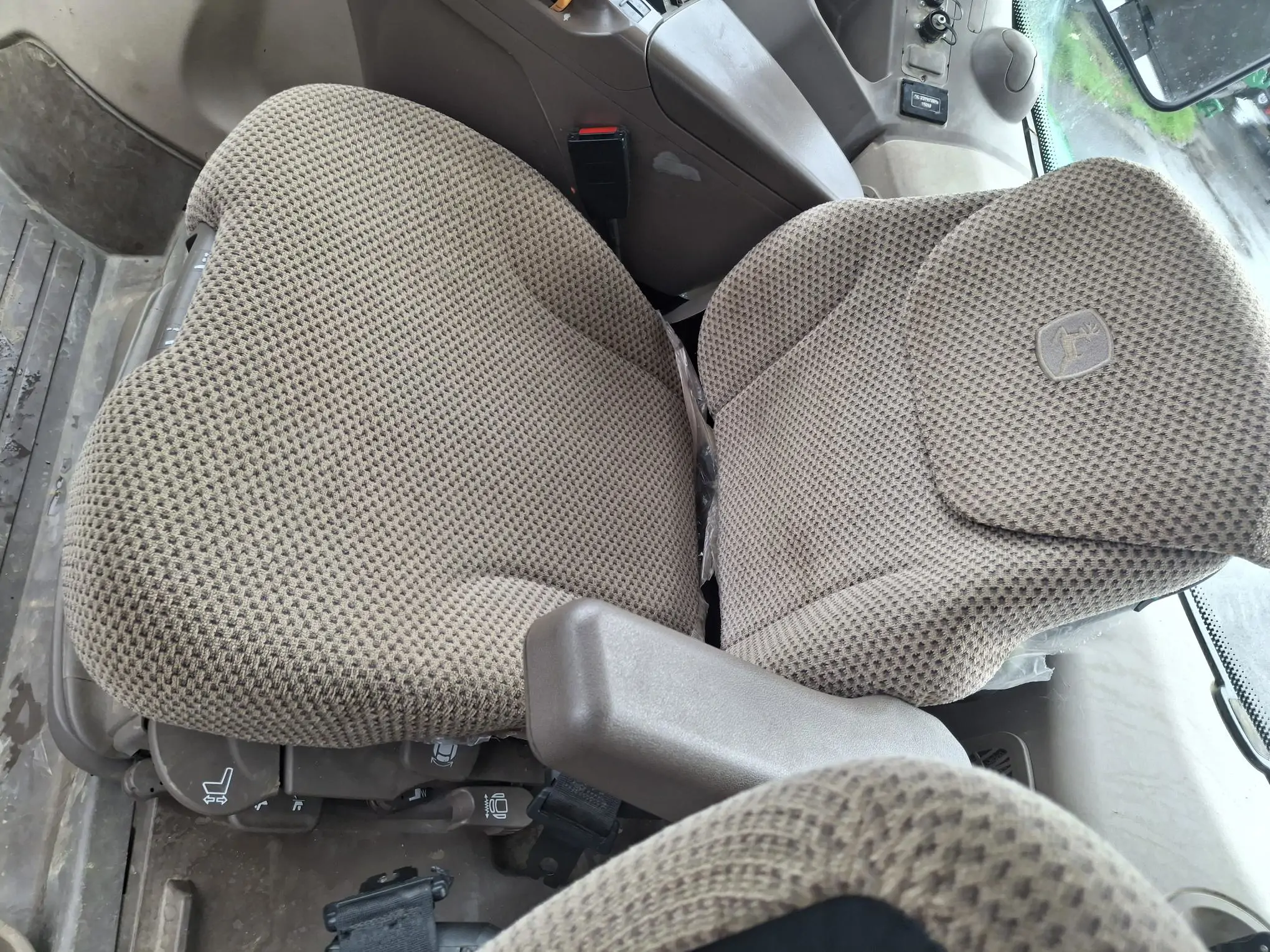 Image JOHN DEERE 6195R FT4