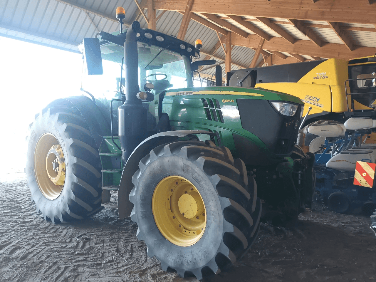 Image JOHN DEERE 6195R FT4