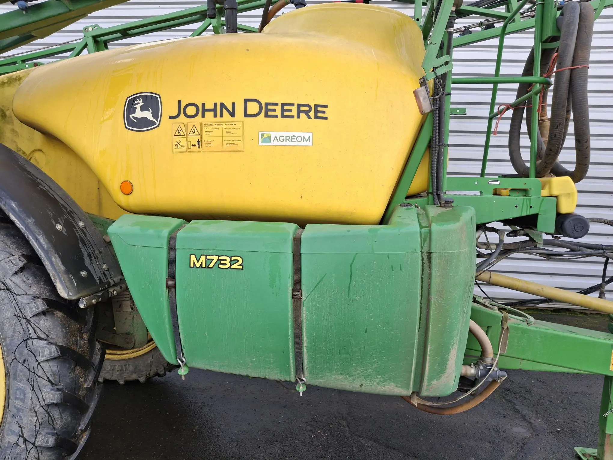 Image JOHN DEERE PULVERISATEUR TRAINE M732