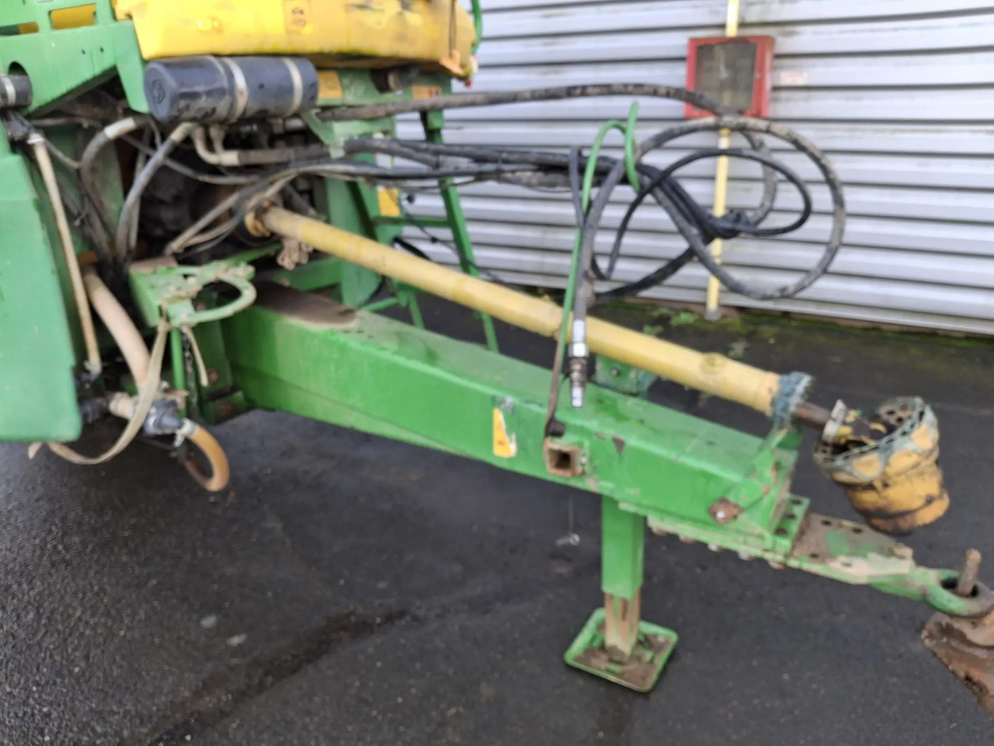 Image JOHN DEERE PULVERISATEUR TRAINE M732