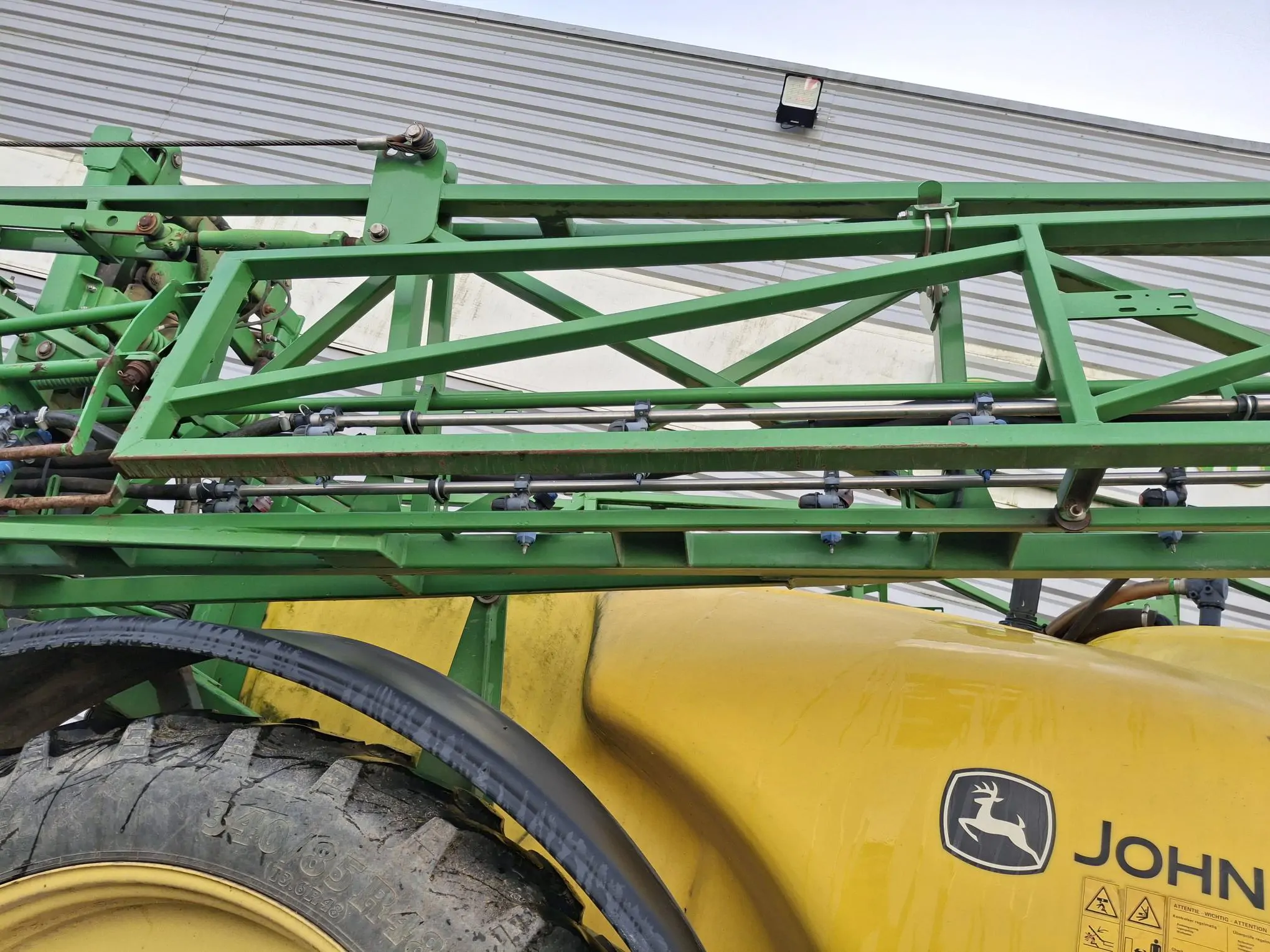 Image JOHN DEERE PULVERISATEUR TRAINE M732