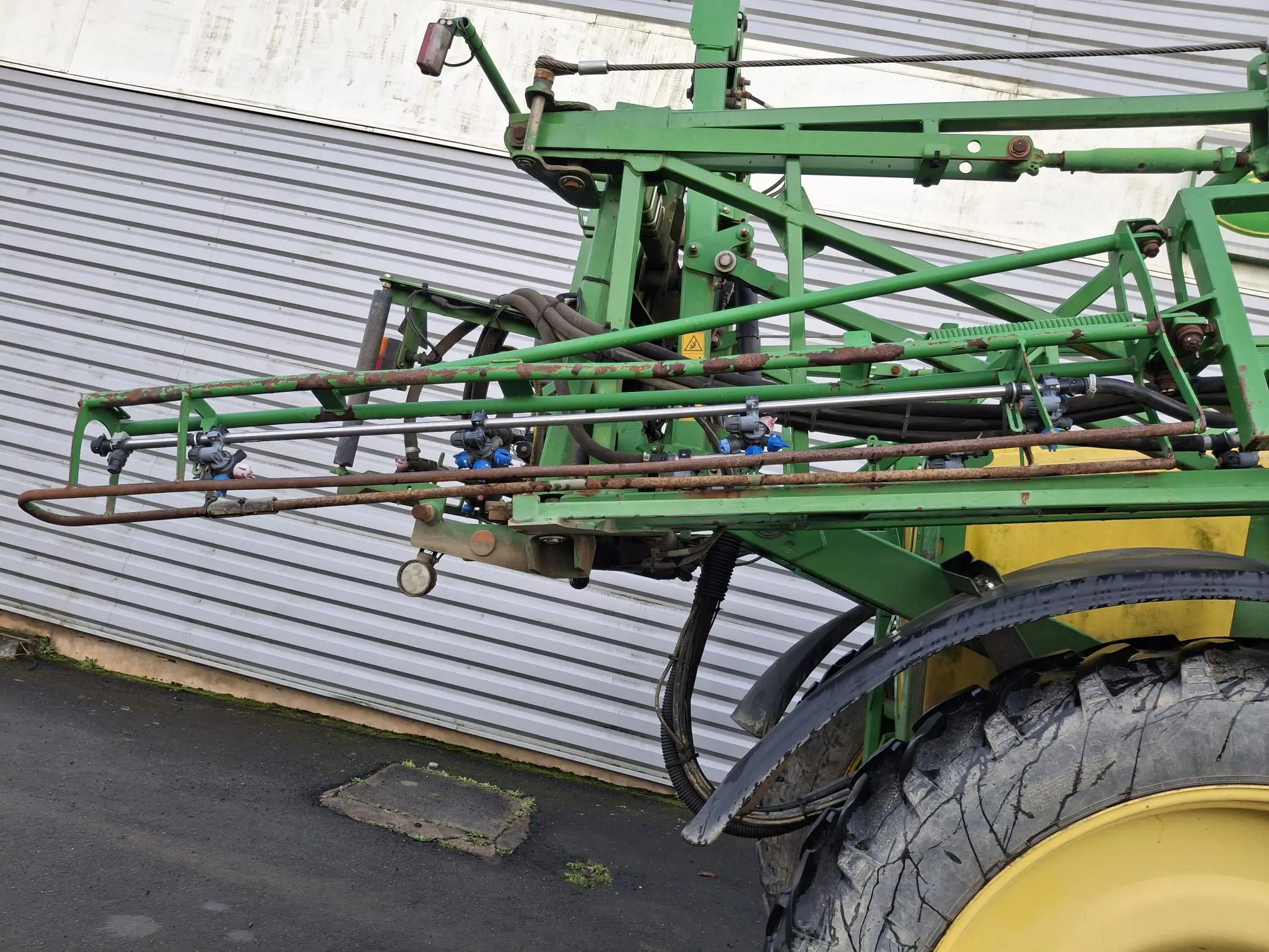 Image JOHN DEERE PULVERISATEUR TRAINE M732