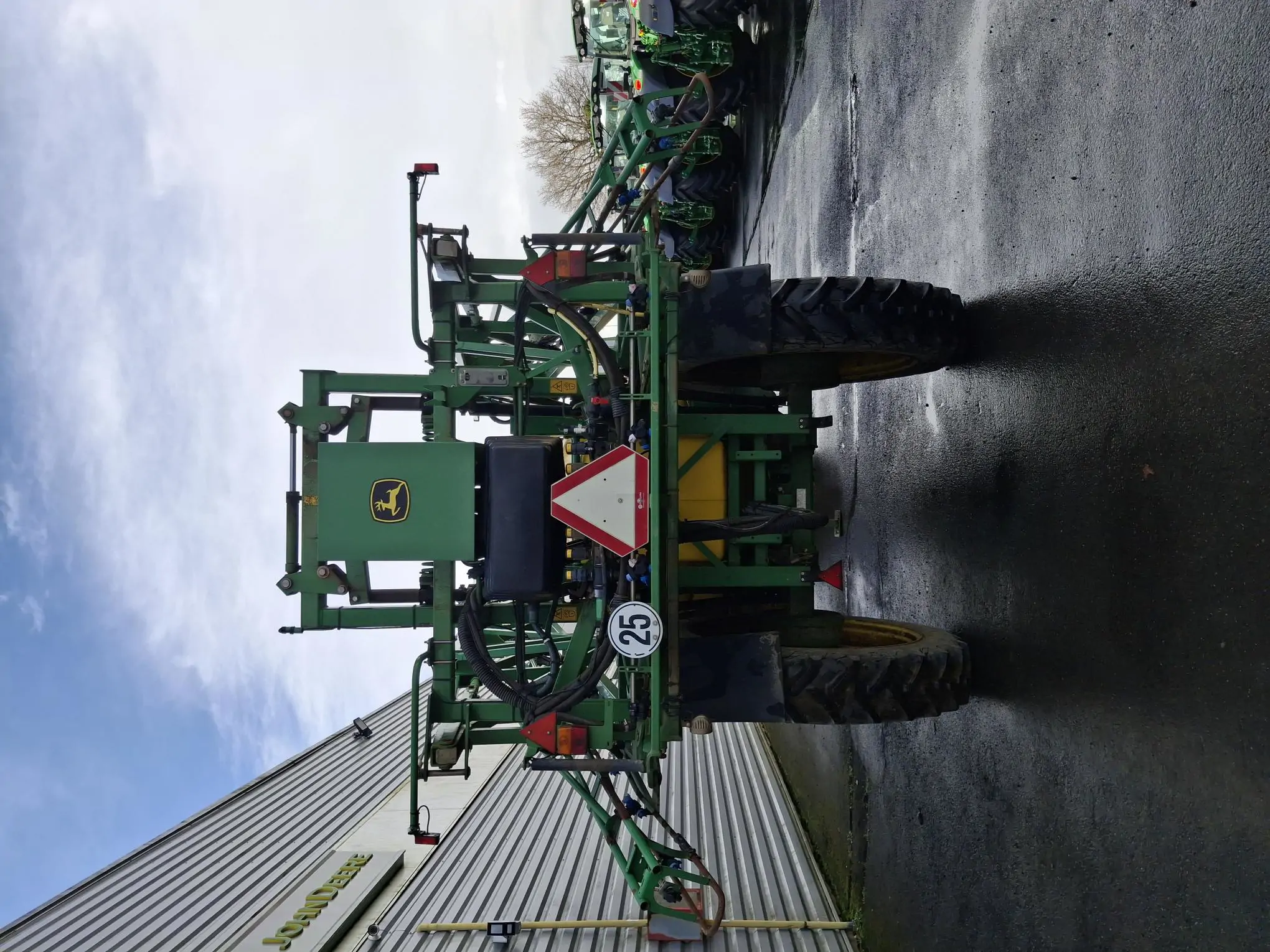 Image JOHN DEERE PULVERISATEUR TRAINE M732