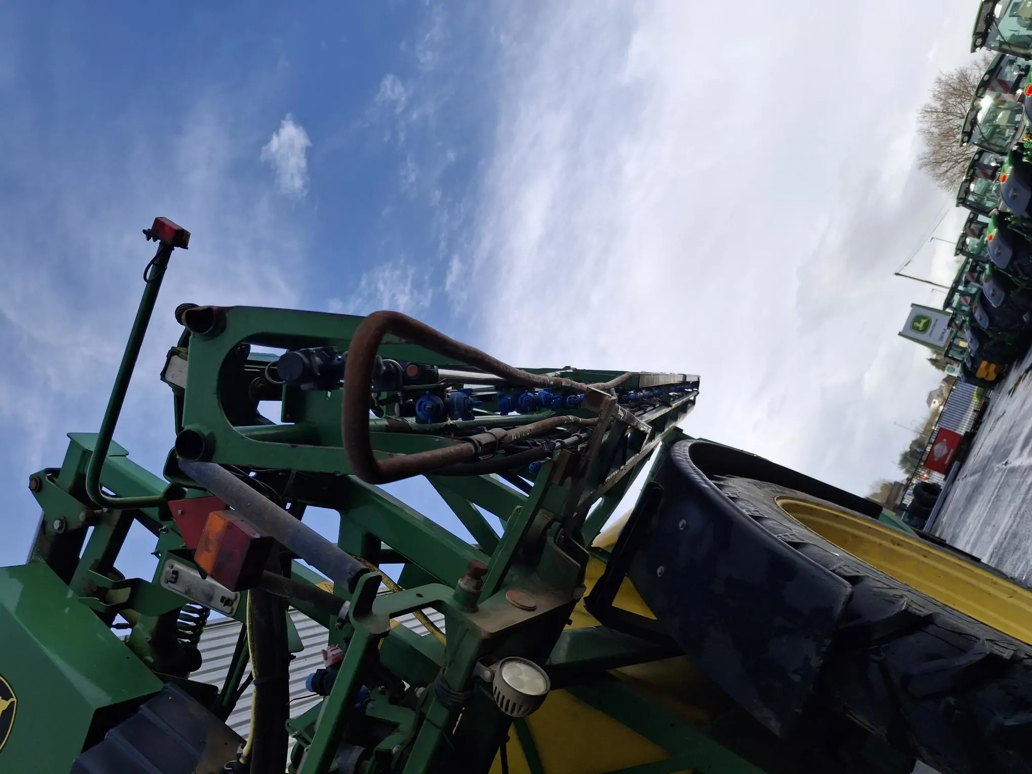 Image JOHN DEERE PULVERISATEUR TRAINE M732