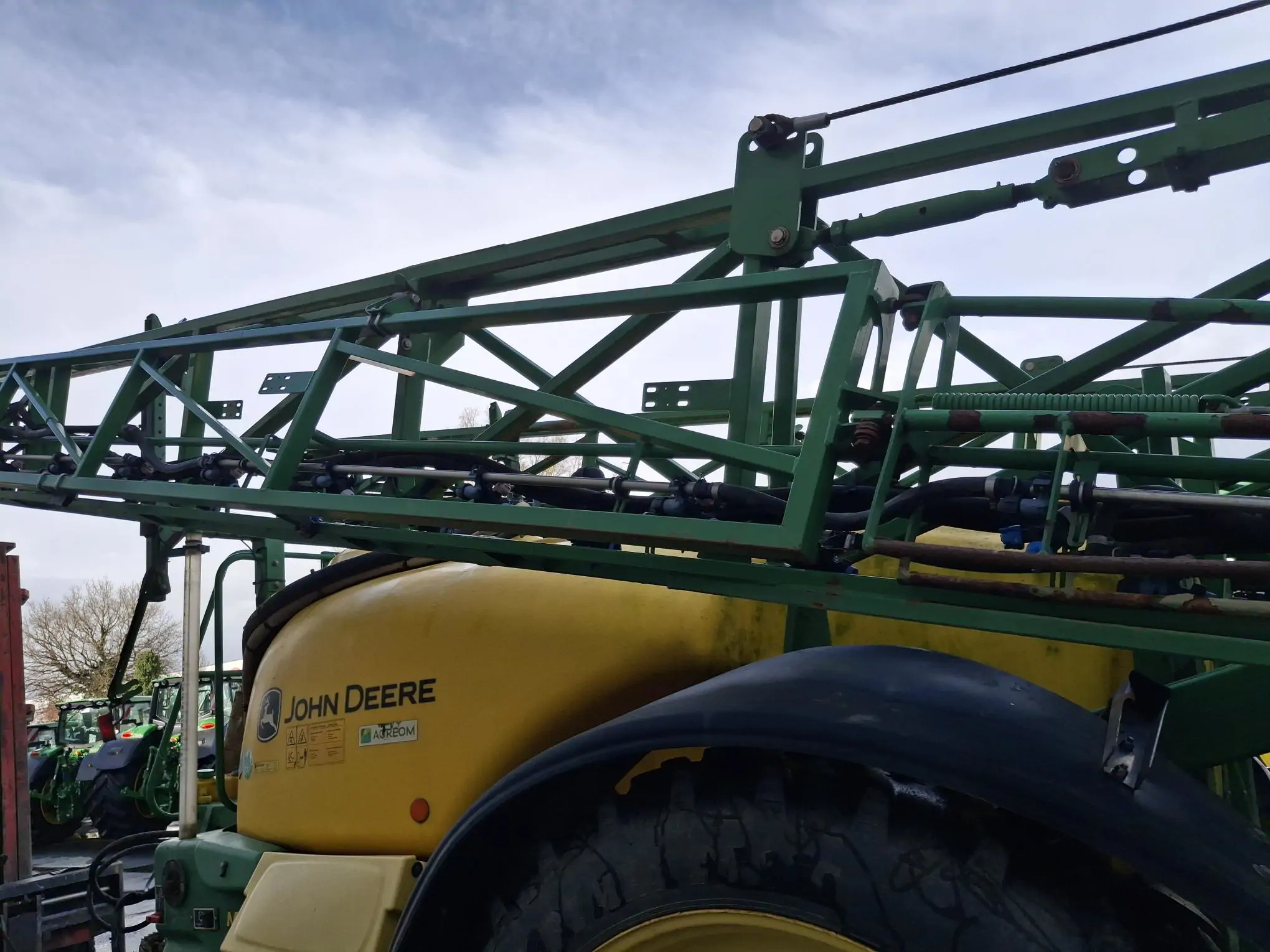 Image JOHN DEERE PULVERISATEUR TRAINE M732