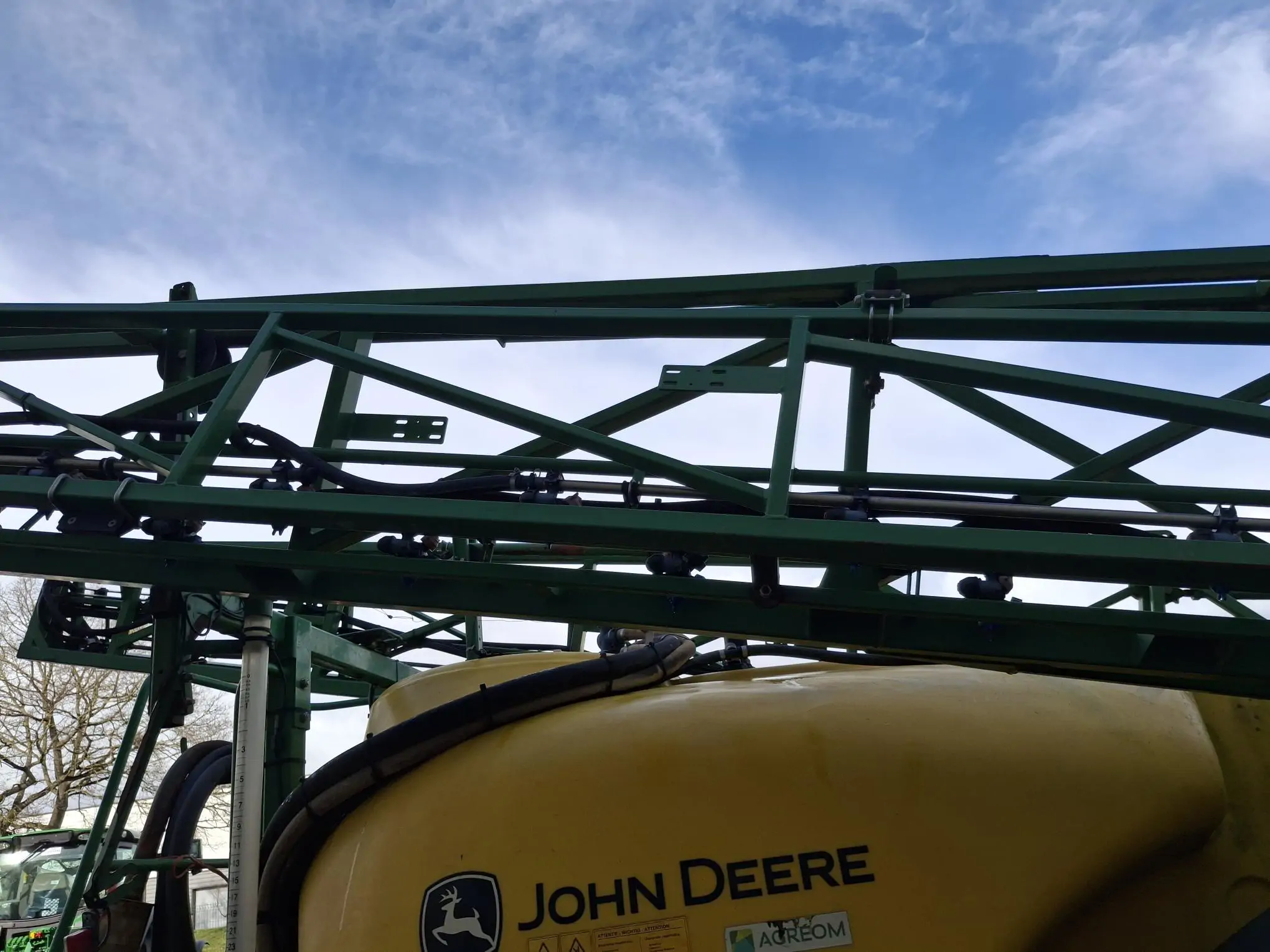 Image JOHN DEERE PULVERISATEUR TRAINE M732