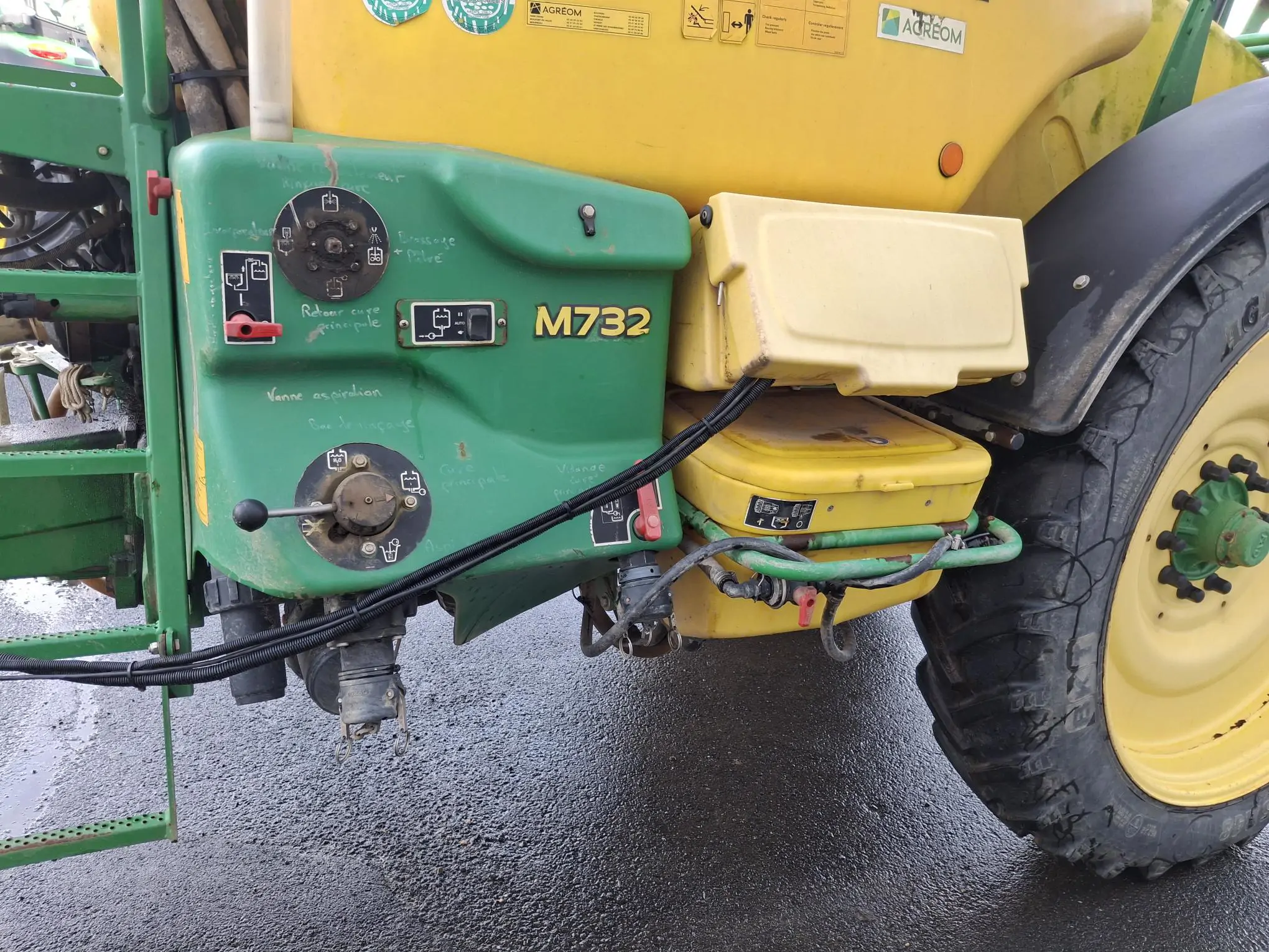 Image JOHN DEERE PULVERISATEUR TRAINE M732