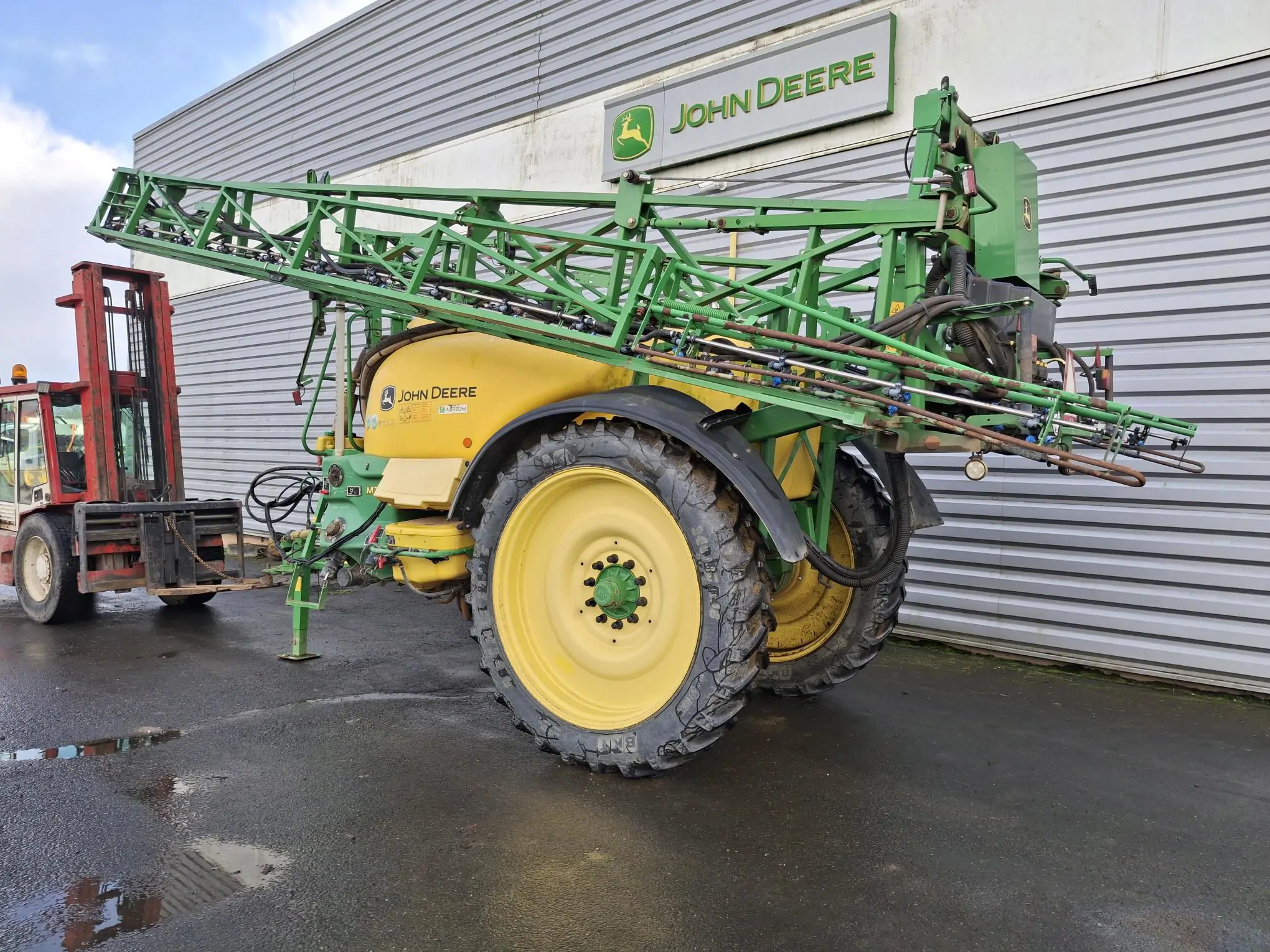 Image JOHN DEERE PULVERISATEUR TRAINE M732