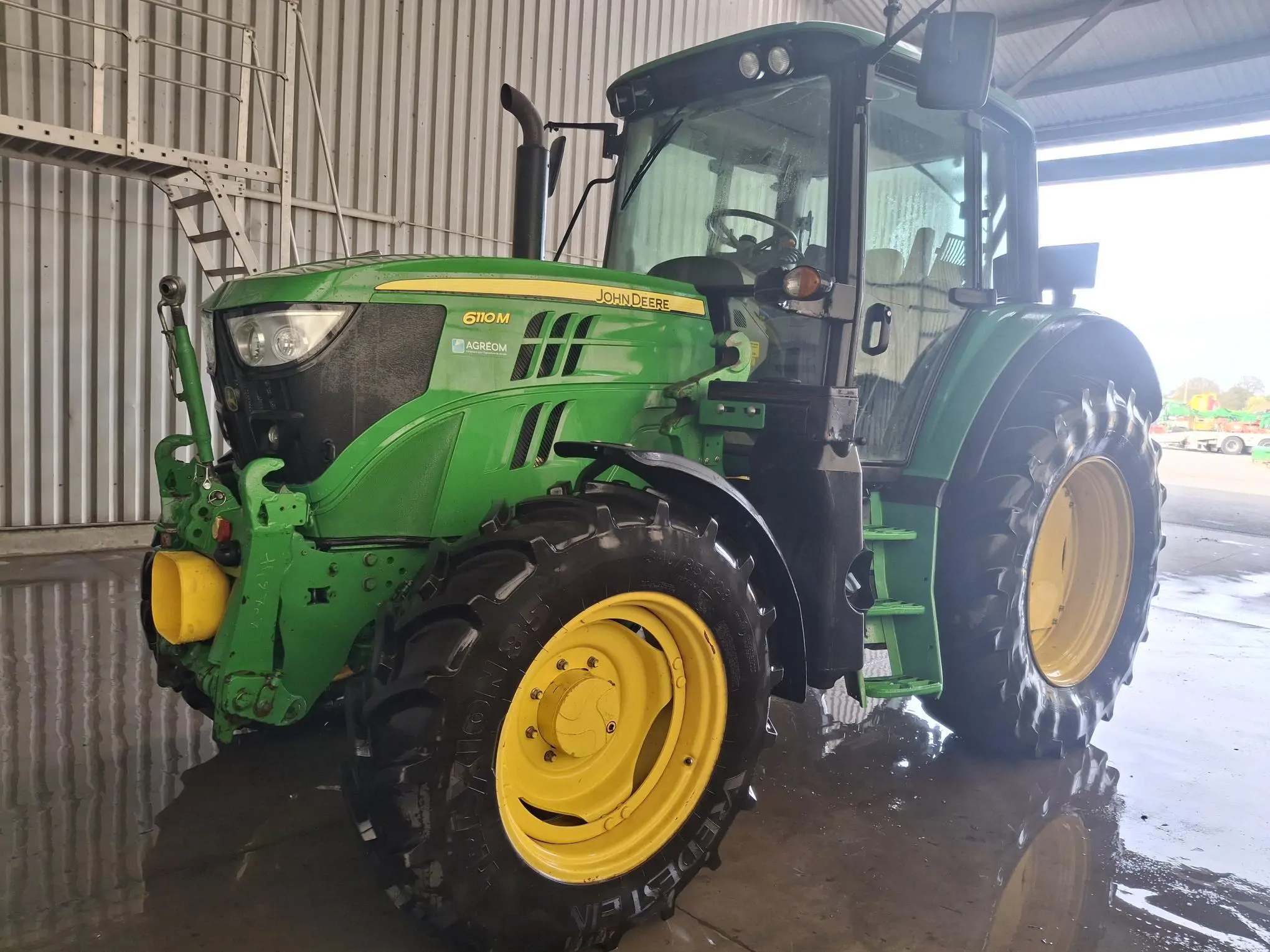 Photo JOHN DEERE 6110M