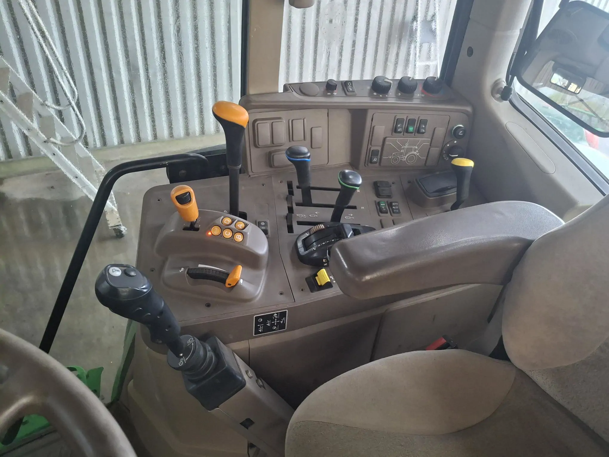 Image JOHN DEERE 6110M