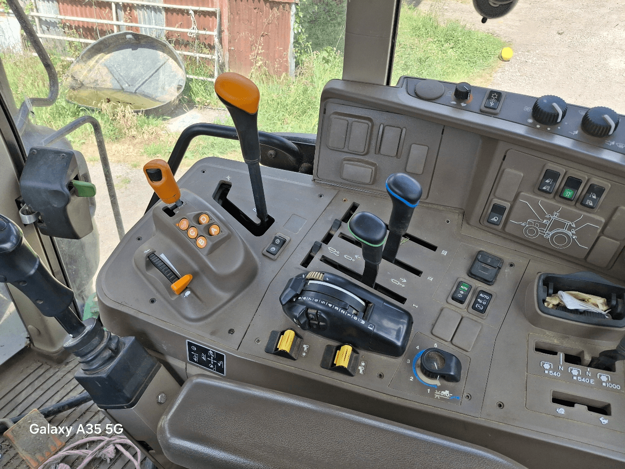 Image JOHN DEERE 6110M