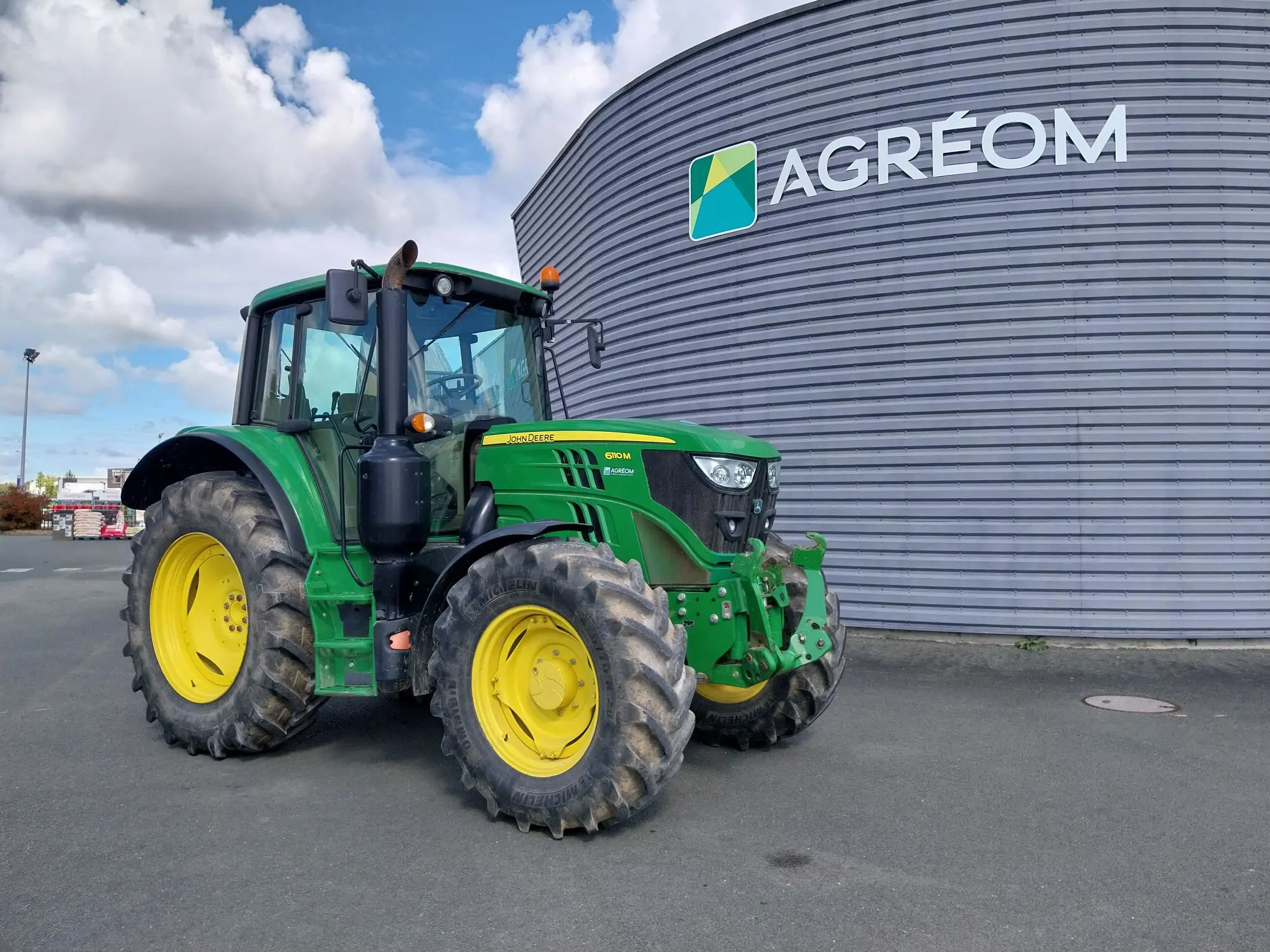 Photo JOHN DEERE 6110M