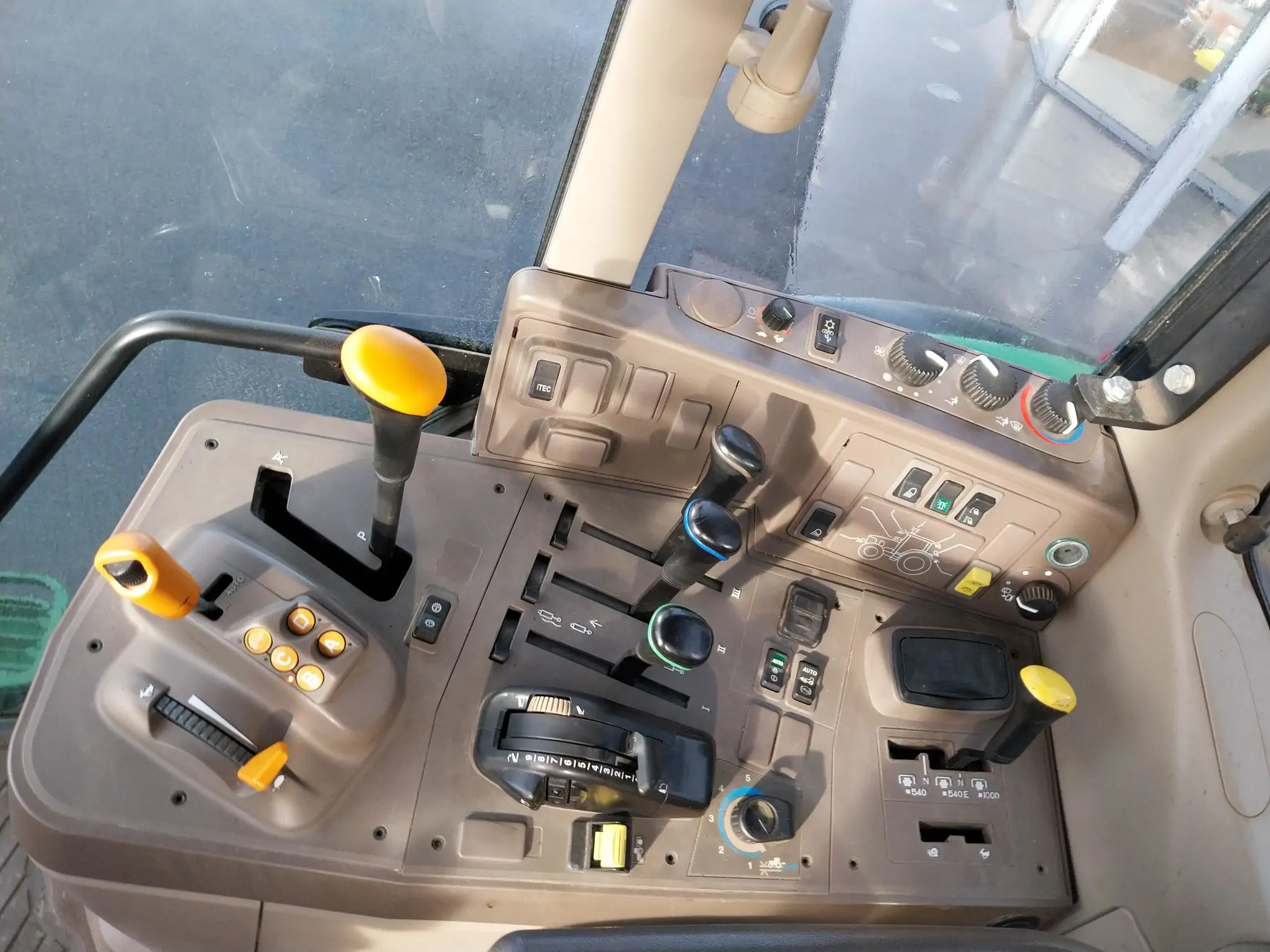 Image JOHN DEERE 6110M