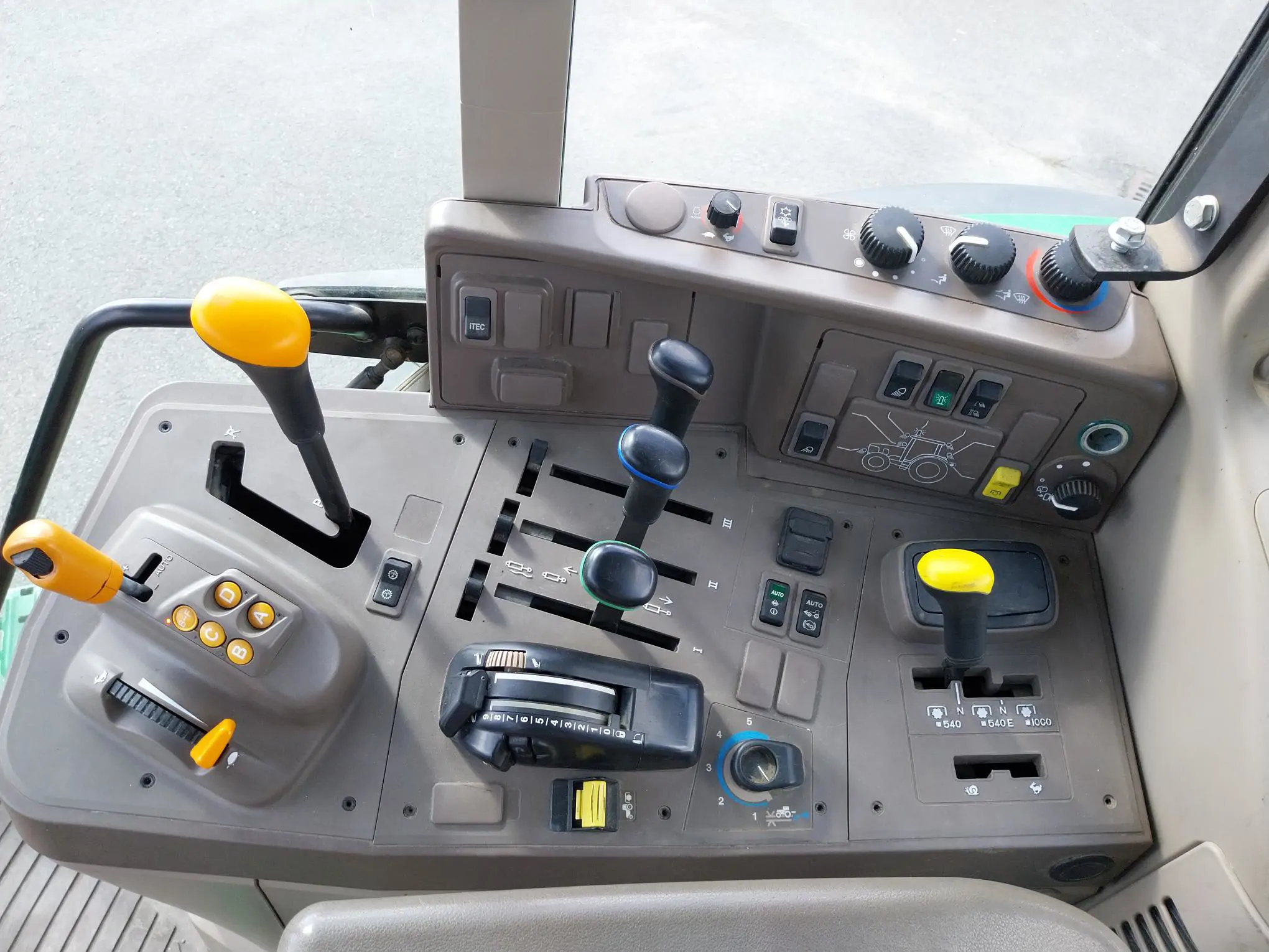 Image JOHN DEERE 6110M