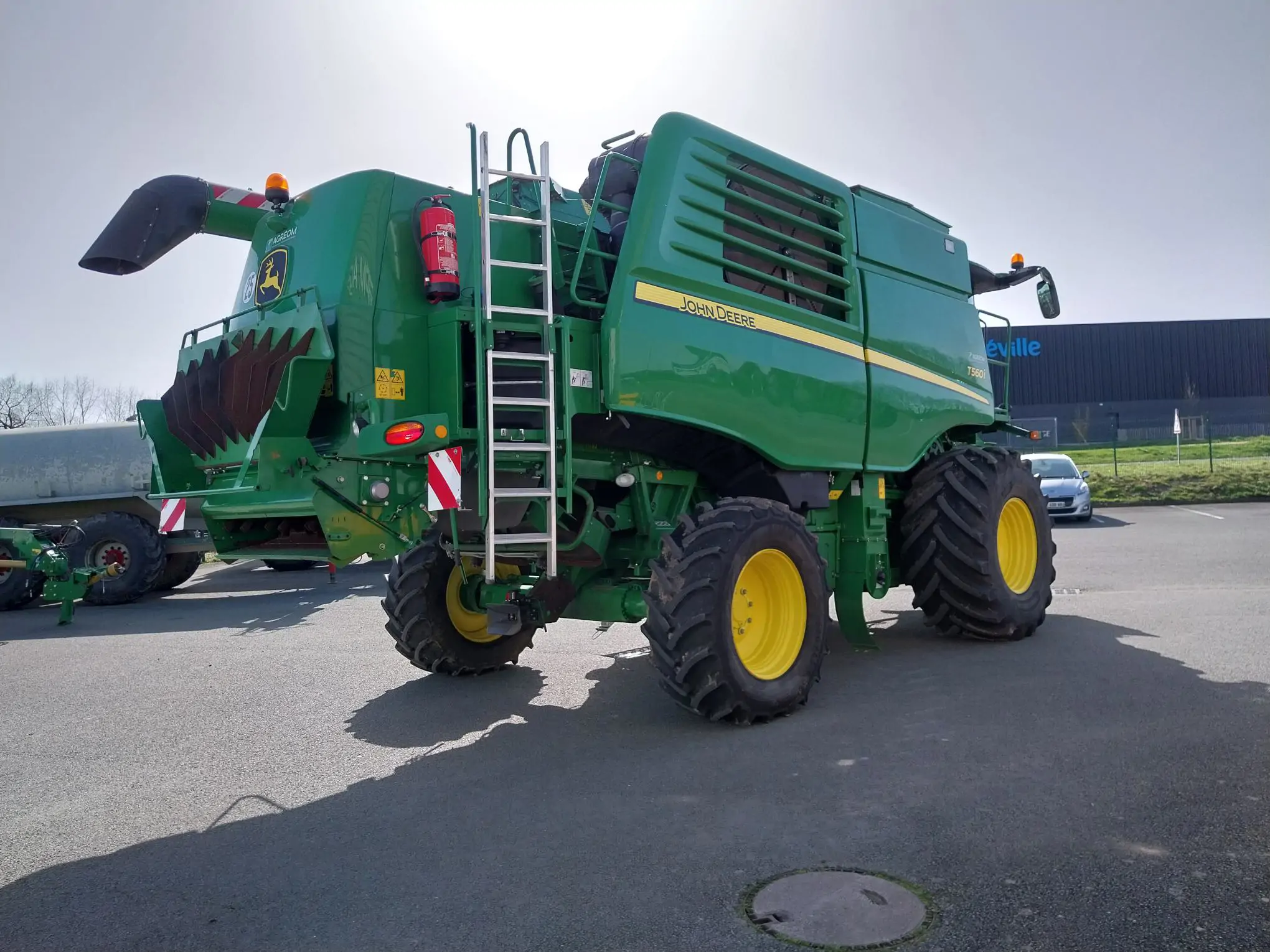 Image JOHN DEERE T560