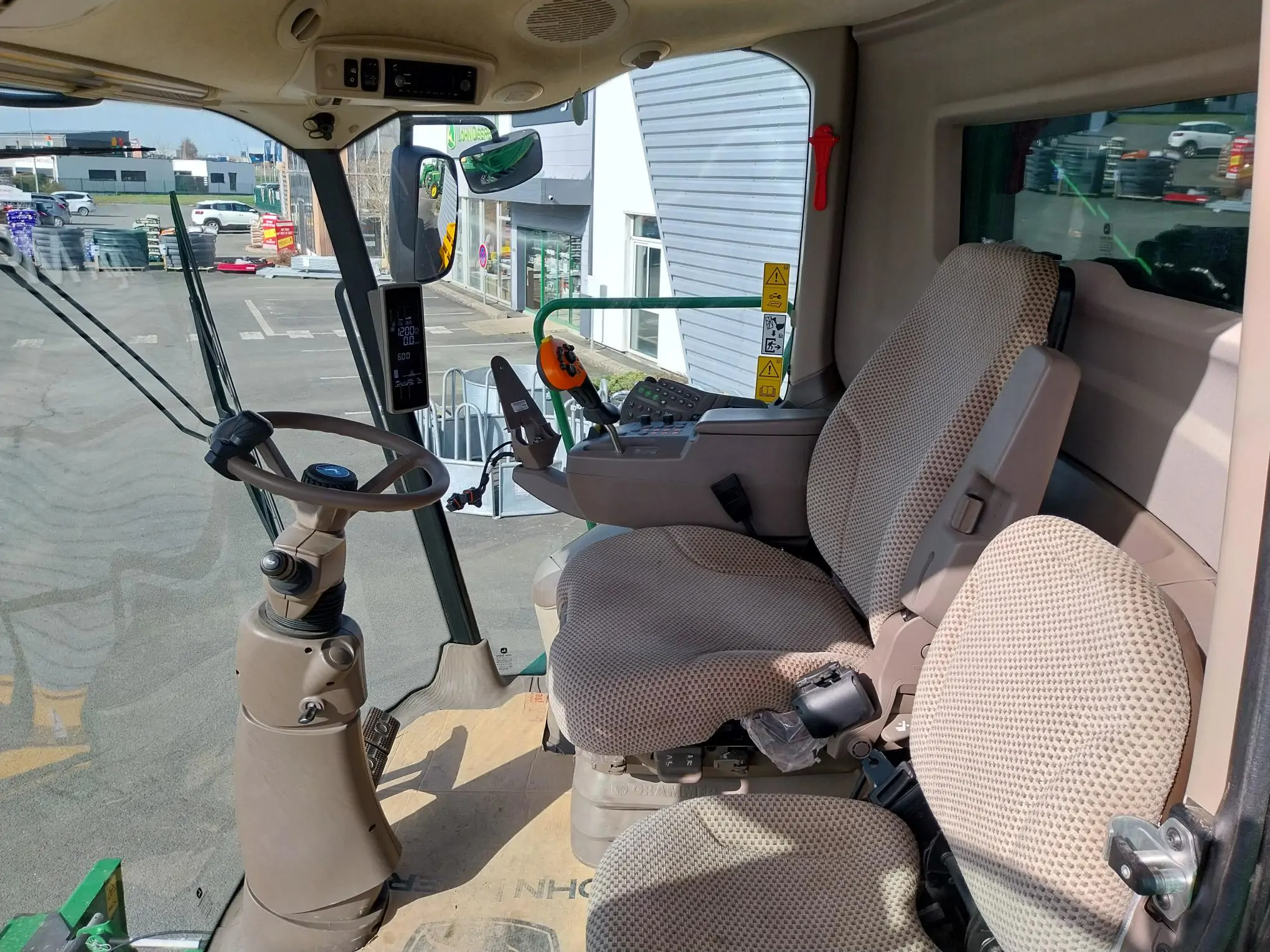 Image JOHN DEERE T560