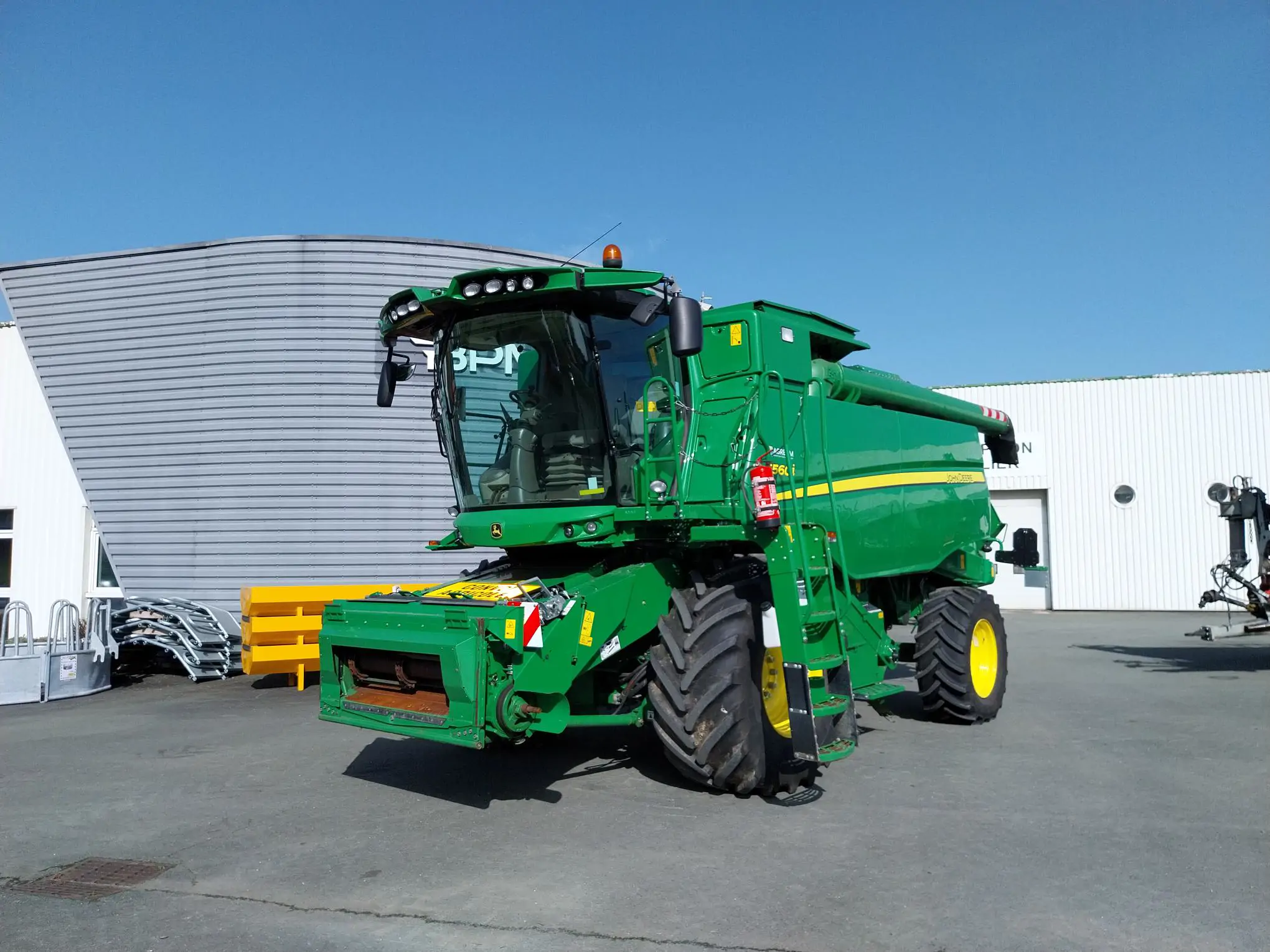 Image JOHN DEERE T560