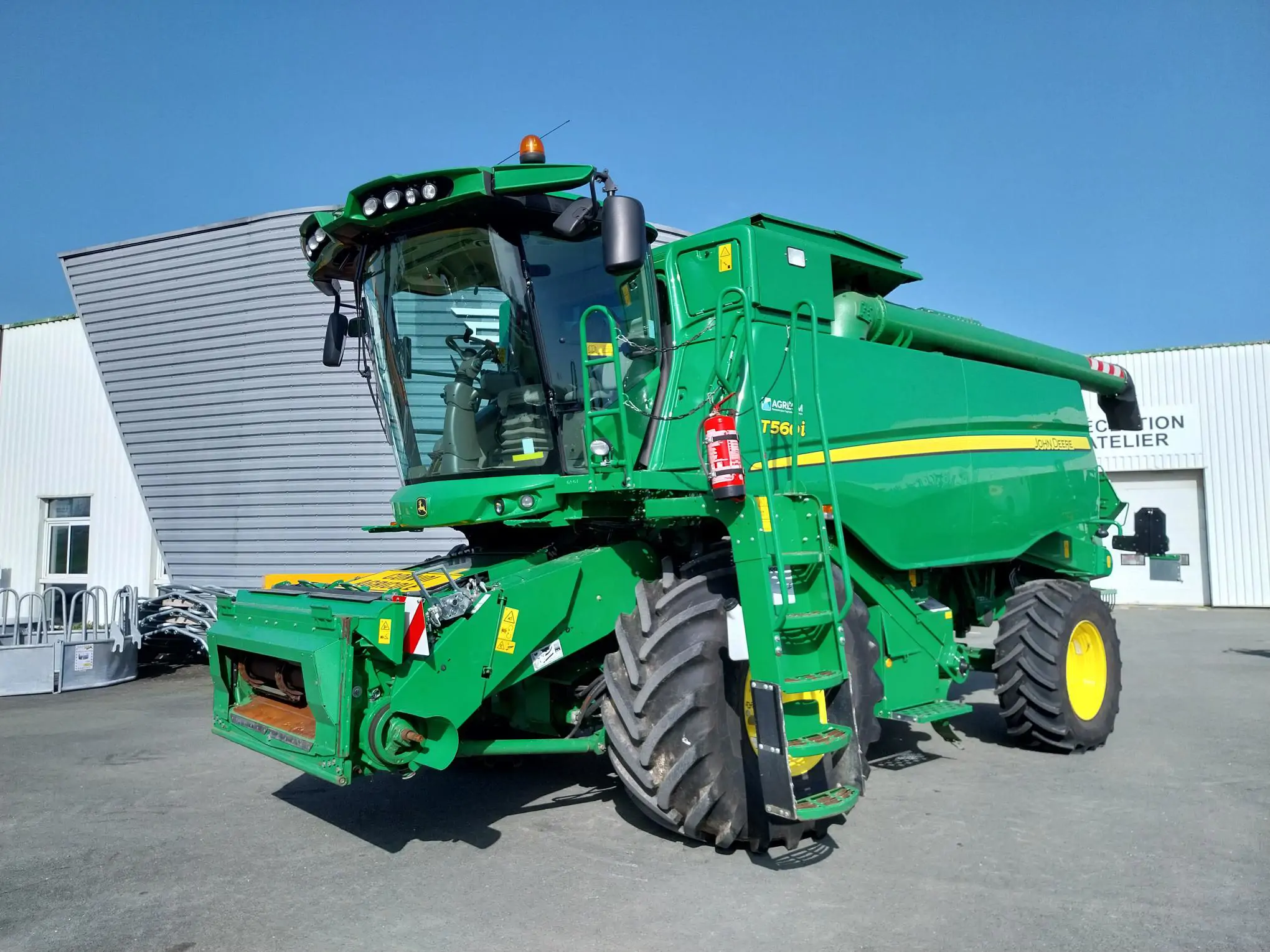 Image JOHN DEERE T560