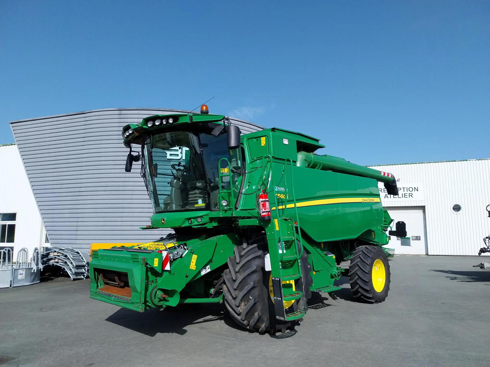 Image JOHN DEERE T560