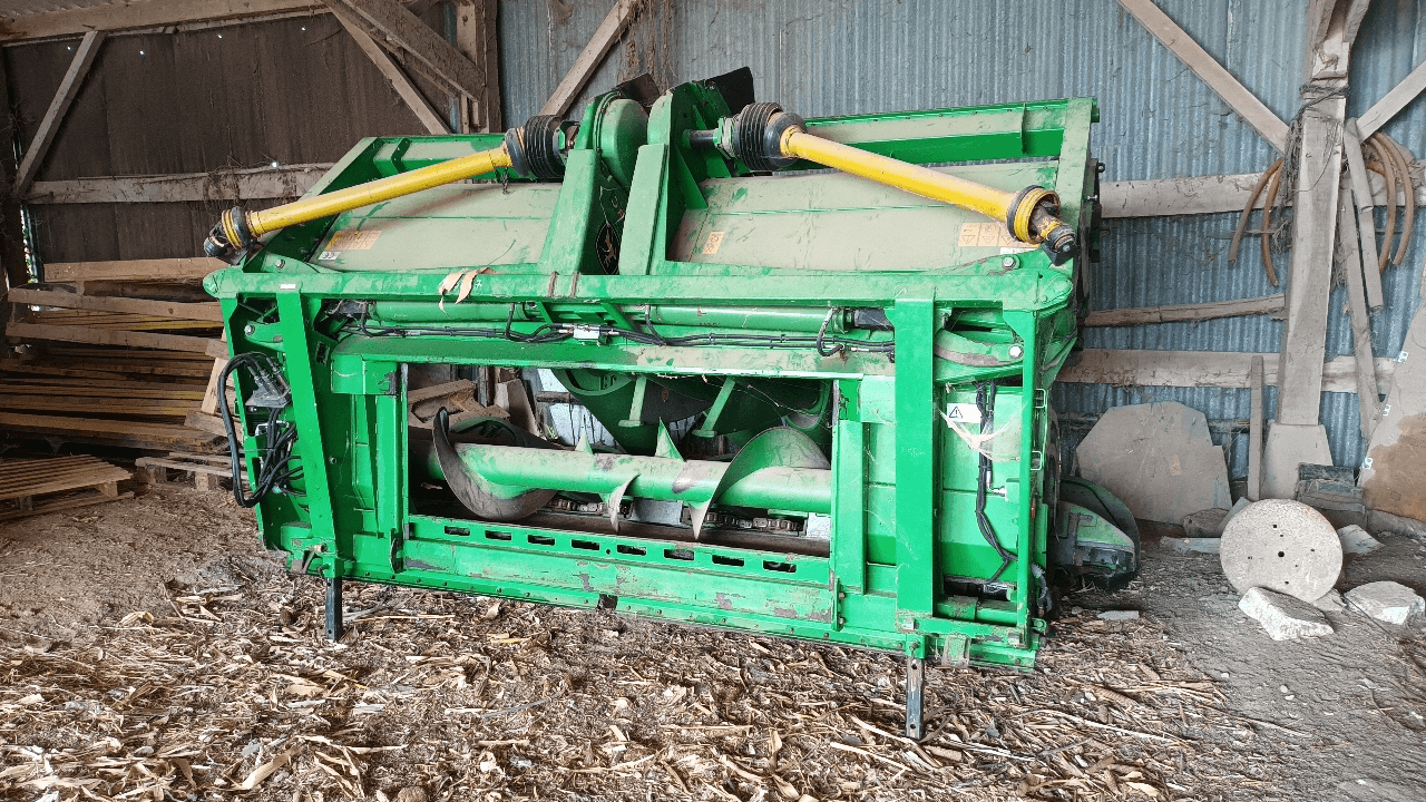 Photo JOHN DEERE CUEILLEUR MAIS 608C