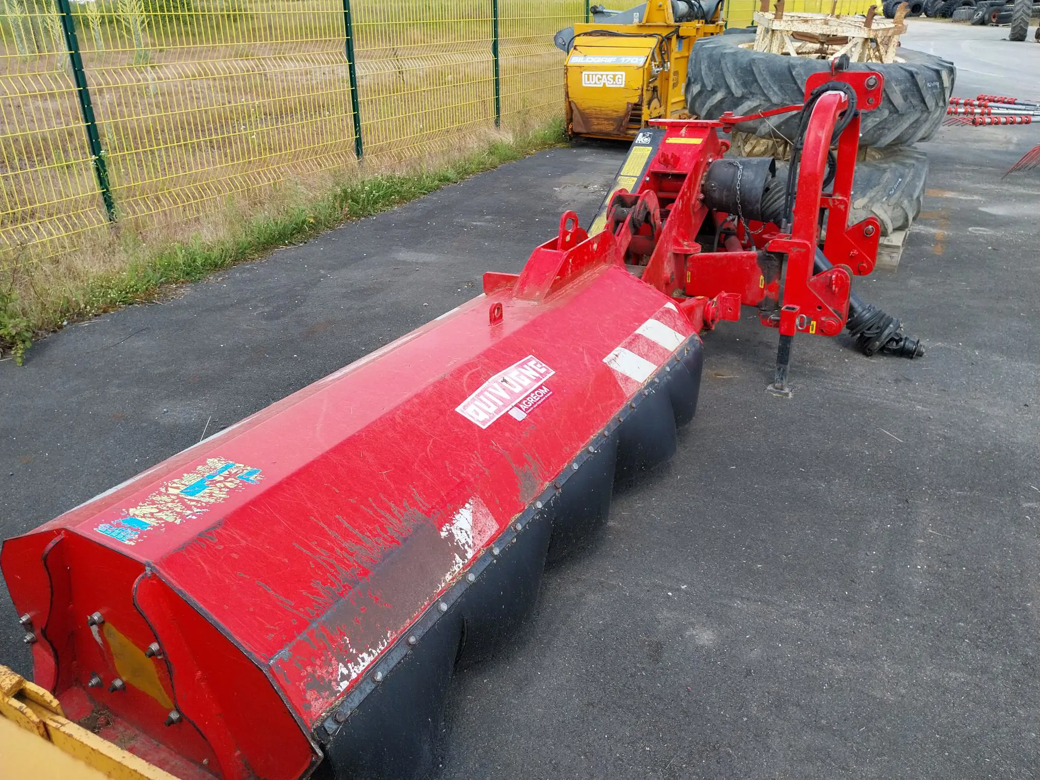 Image QUIVOGNE BROYEUR D'ACCOTEMENT FAC 2000