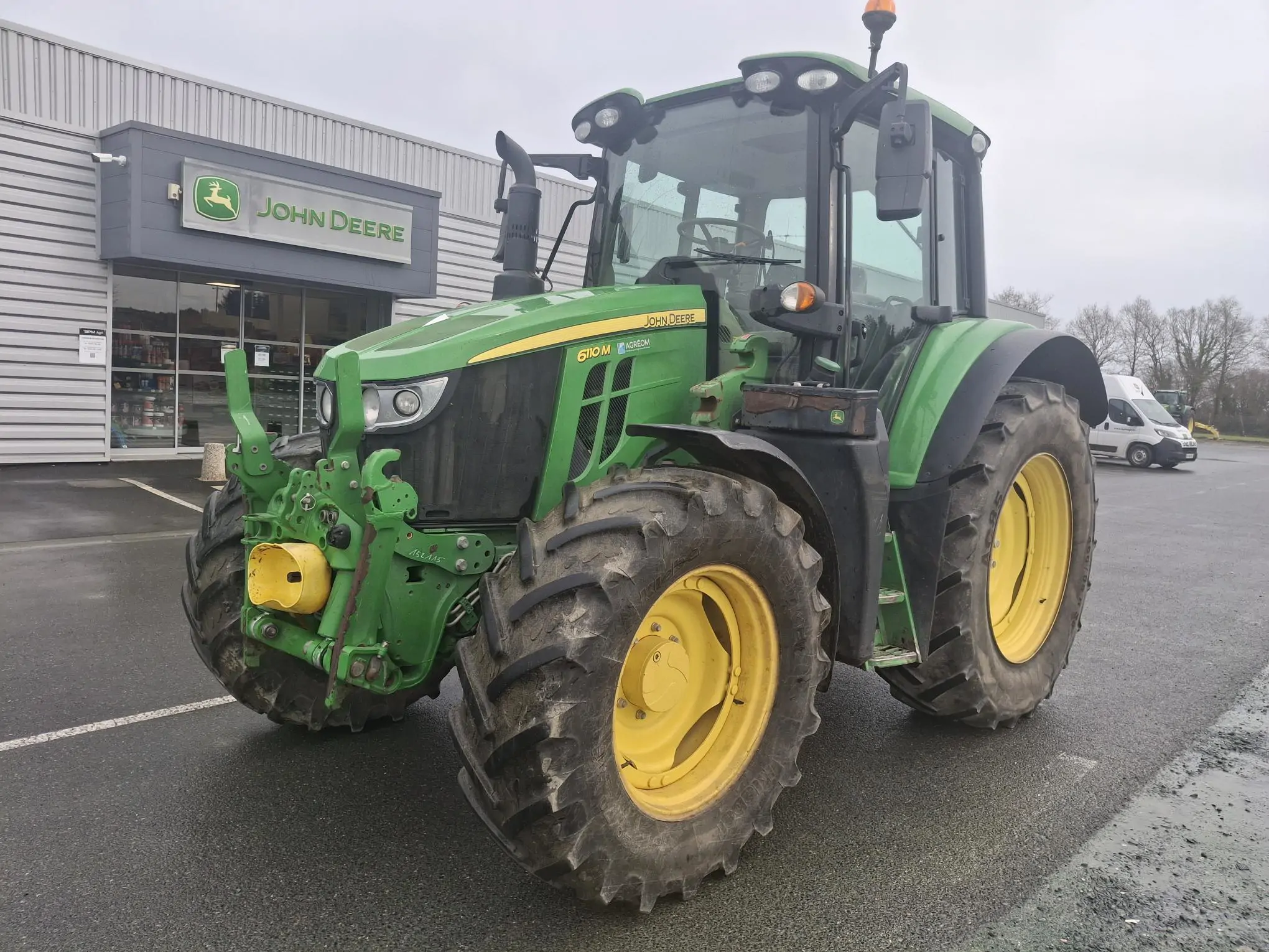 Photo JOHN DEERE 6110M