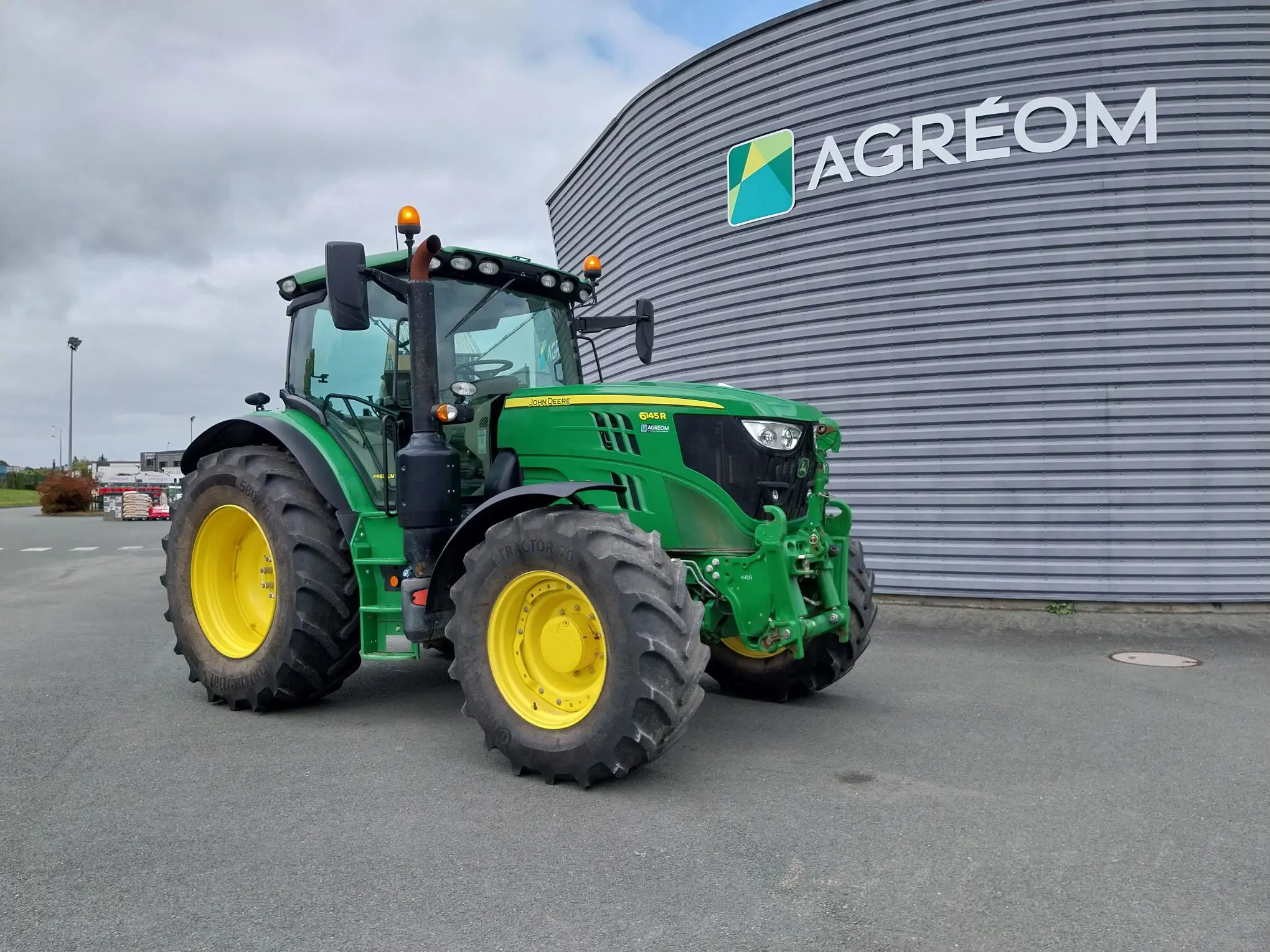 Photo JOHN DEERE 6145R