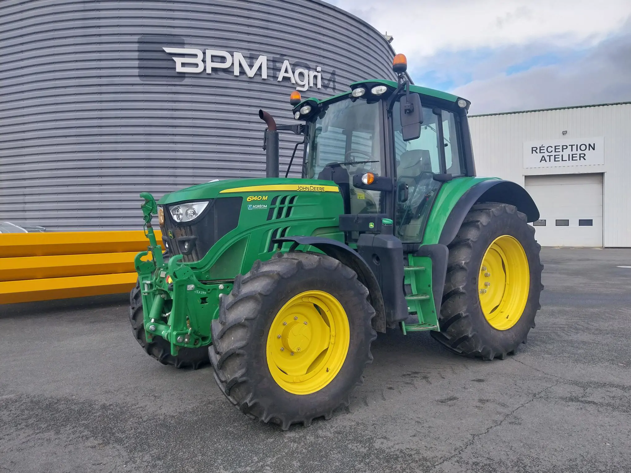 Photo JOHN DEERE 6140M