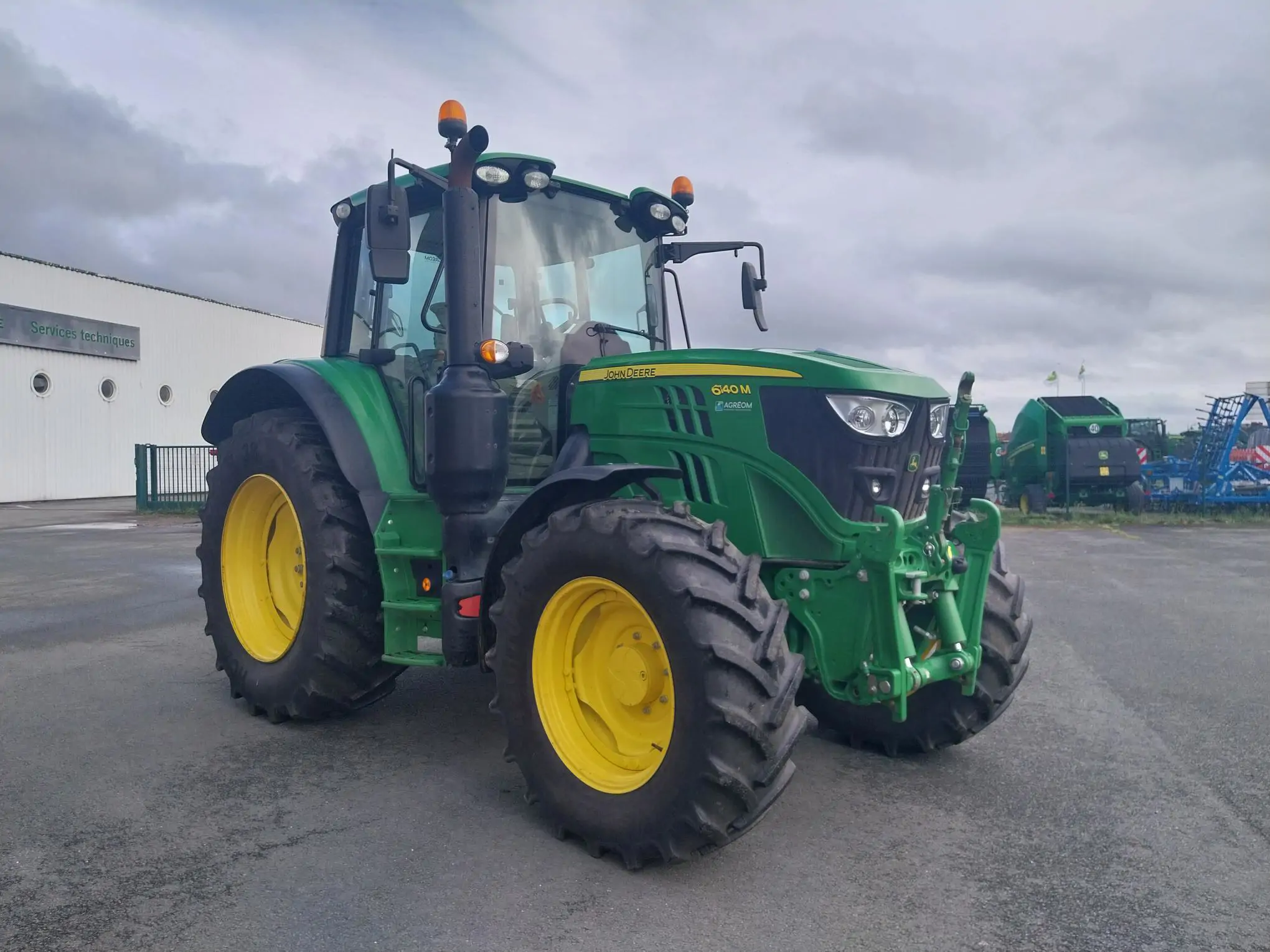 Image JOHN DEERE 6140M