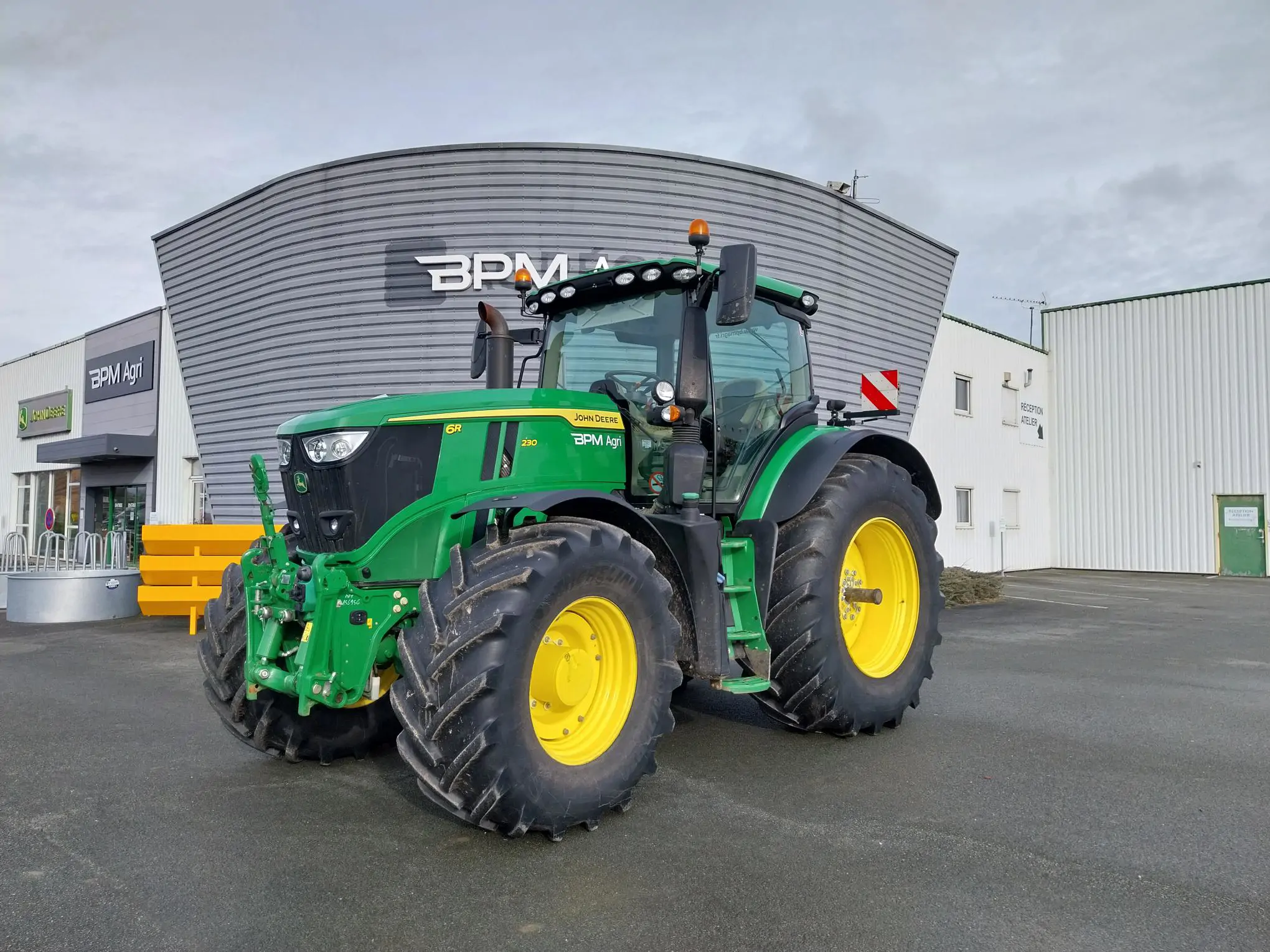 Photo JOHN DEERE 6R230