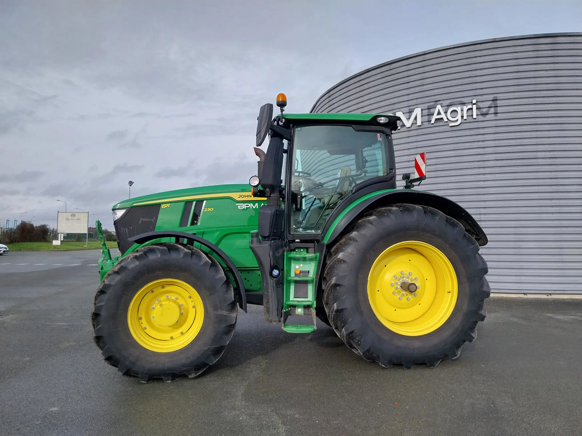 Image JOHN DEERE 6R230
