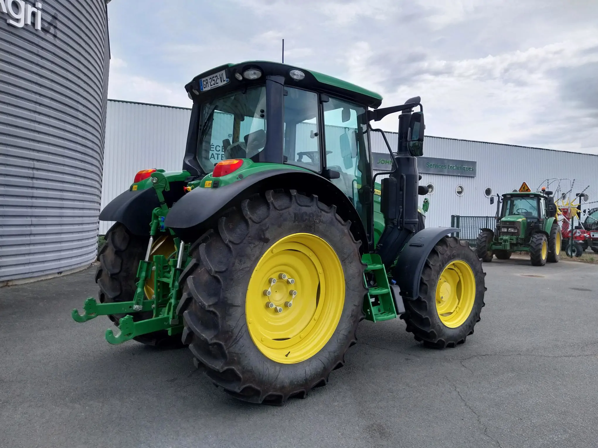 Image JOHN DEERE 6110M (4)PG+/CE 2ANS 1500H