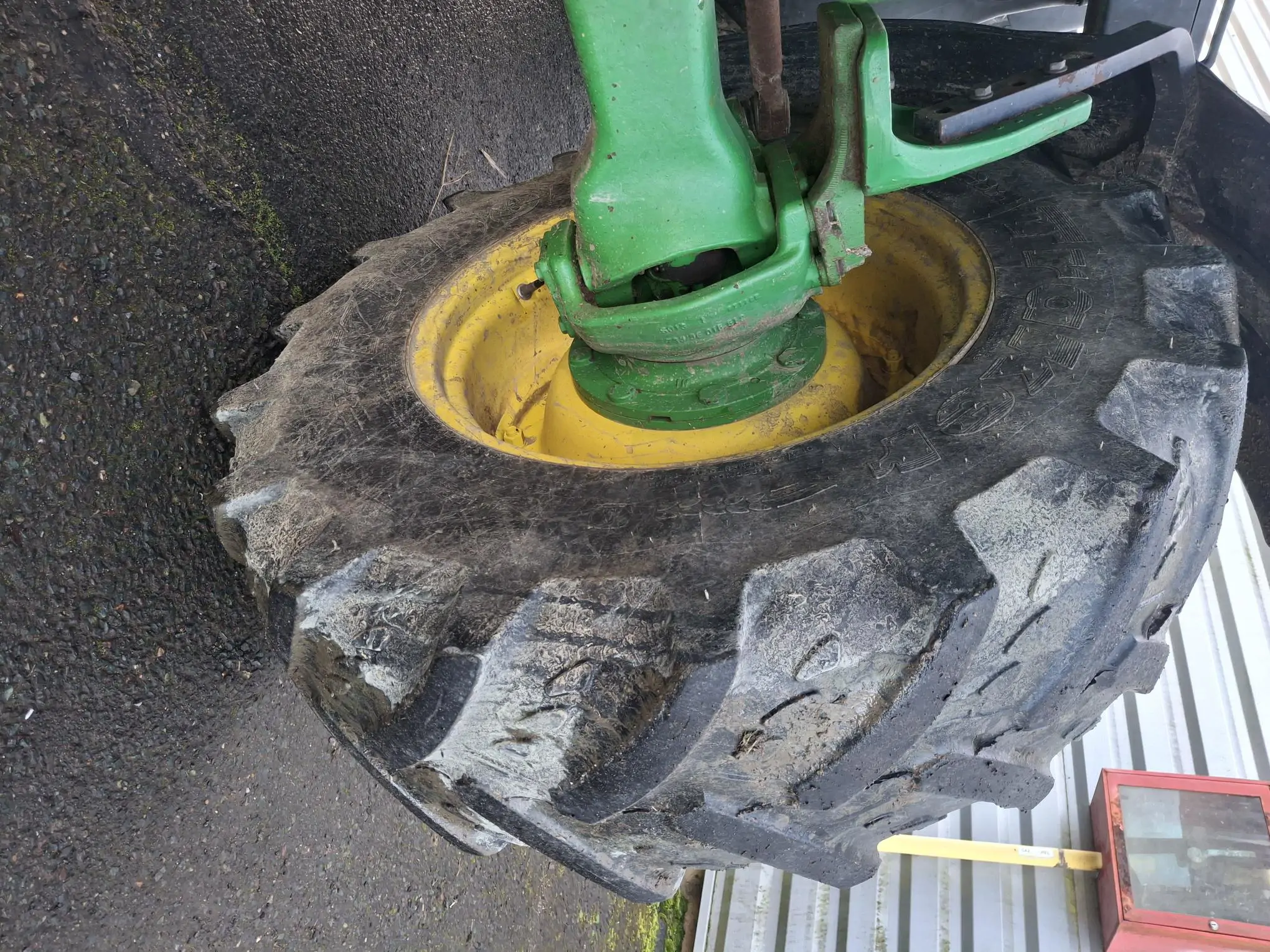 Image JOHN DEERE 6120 SE